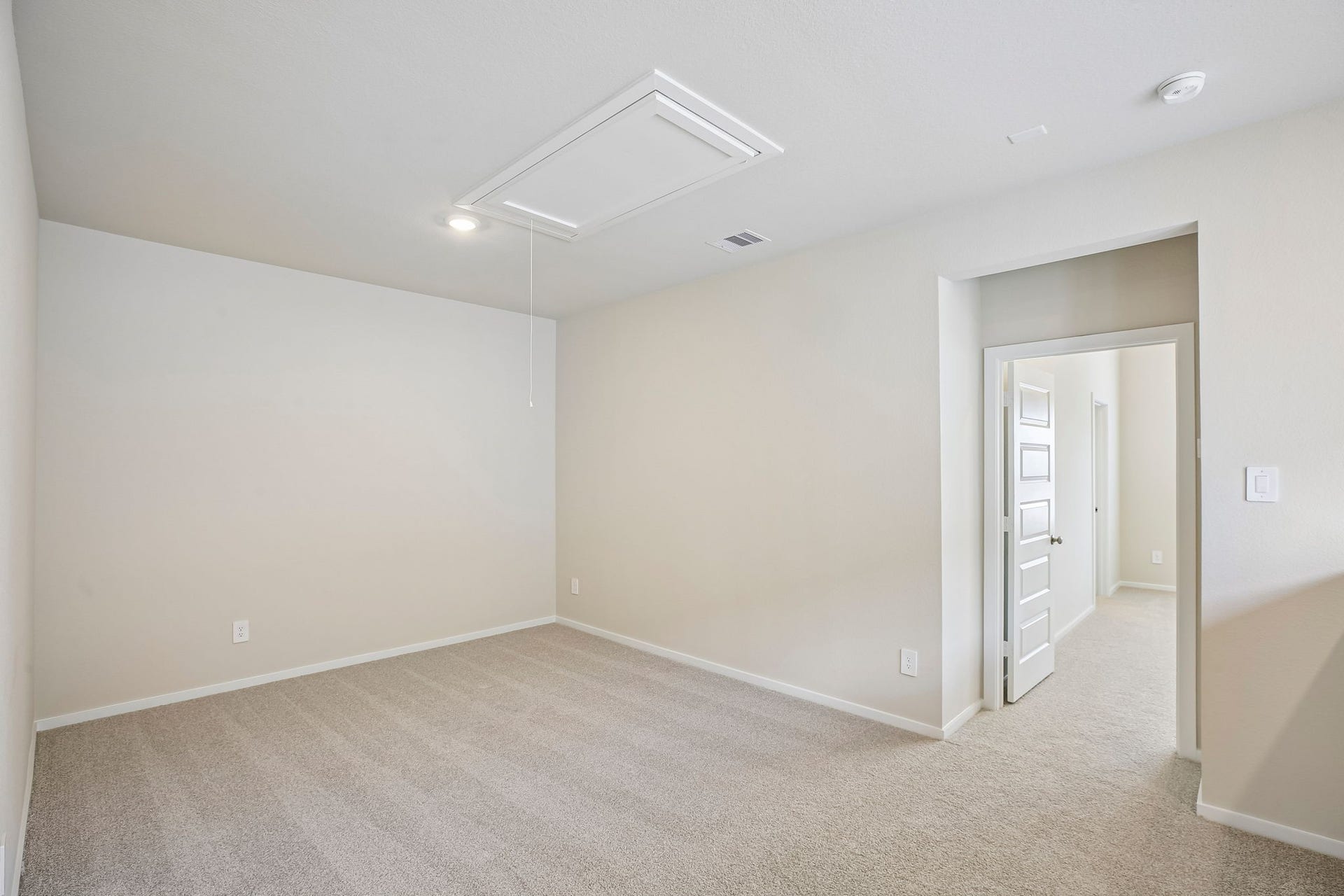 Photo is not of the actual home, but is an inspirational photo of the builder's model and may depict options, furnishings, and/or decorator features that are not included.