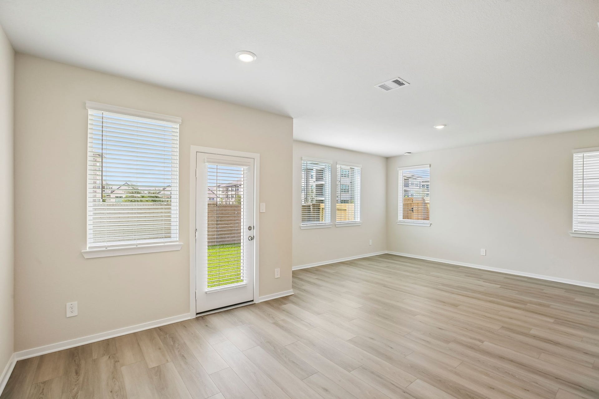 Photo is not of the actual home, but is an inspirational photo of the builder's model and may depict options, furnishings, and/or decorator features that are not included.