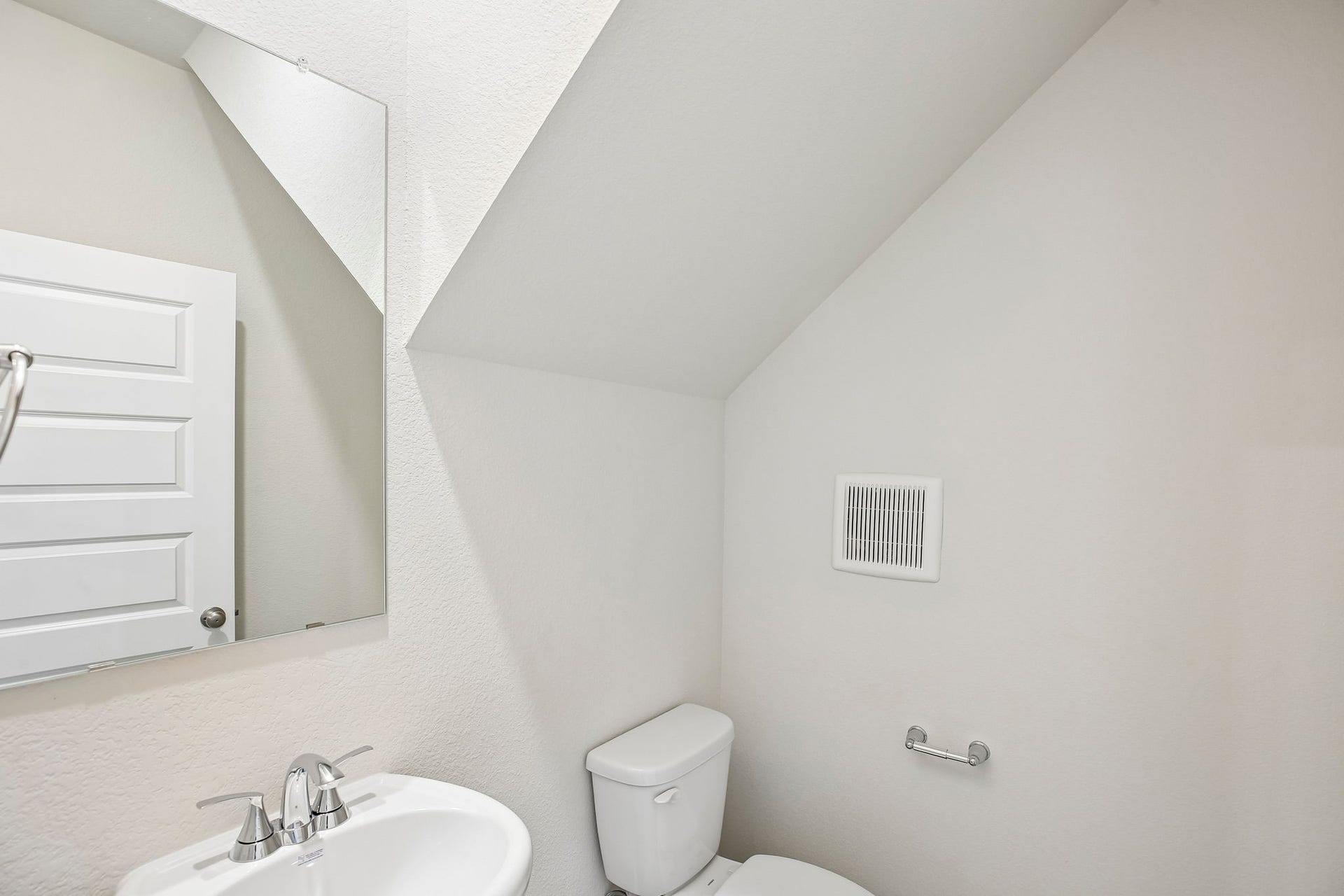Photo is not of the actual home, but is an inspirational photo of the builder's model and may depict options, furnishings, and/or decorator features that are not included.