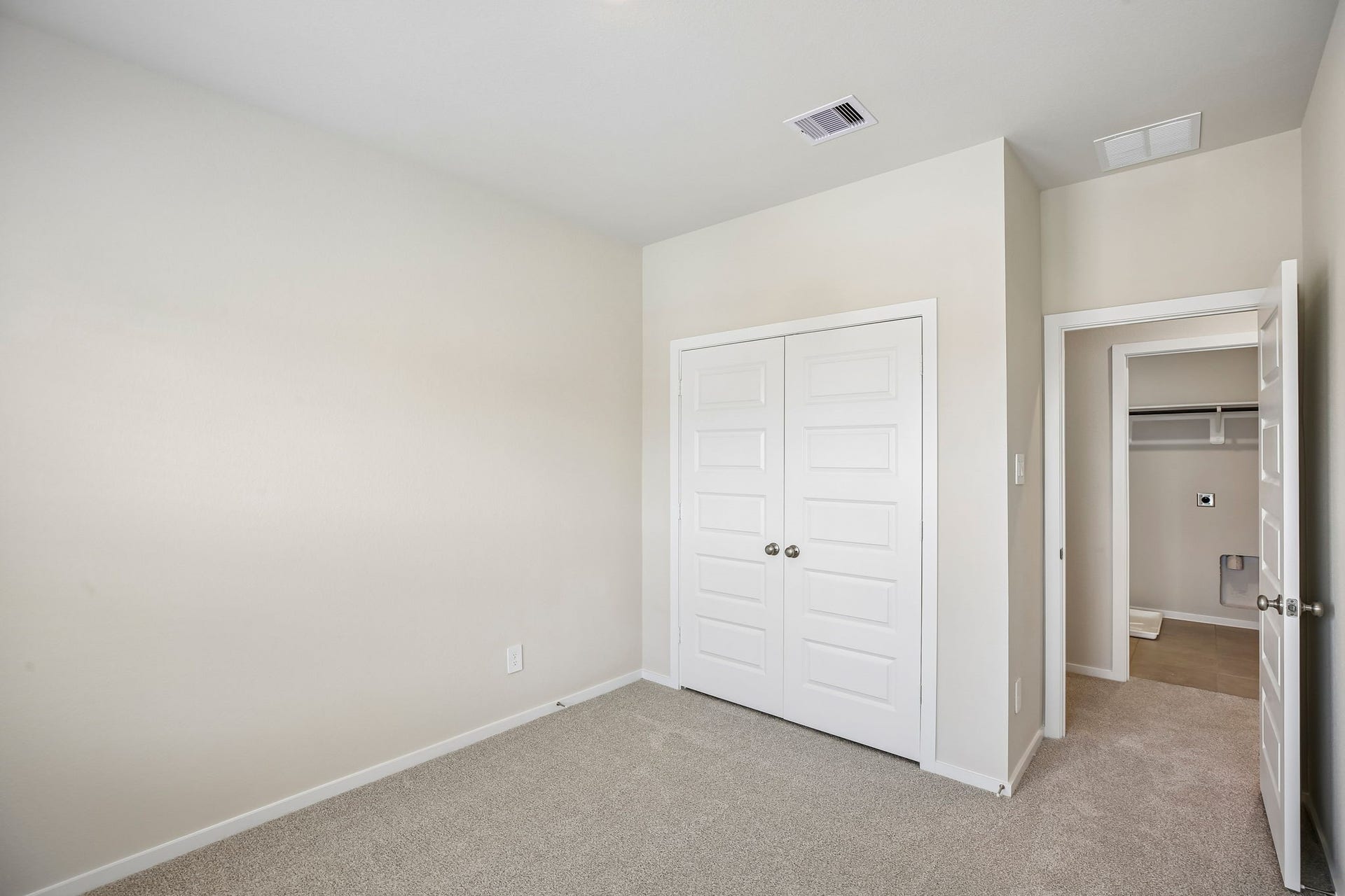 Photo is not of the actual home, but is an inspirational photo of the builder's model and may depict options, furnishings, and/or decorator features that are not included.