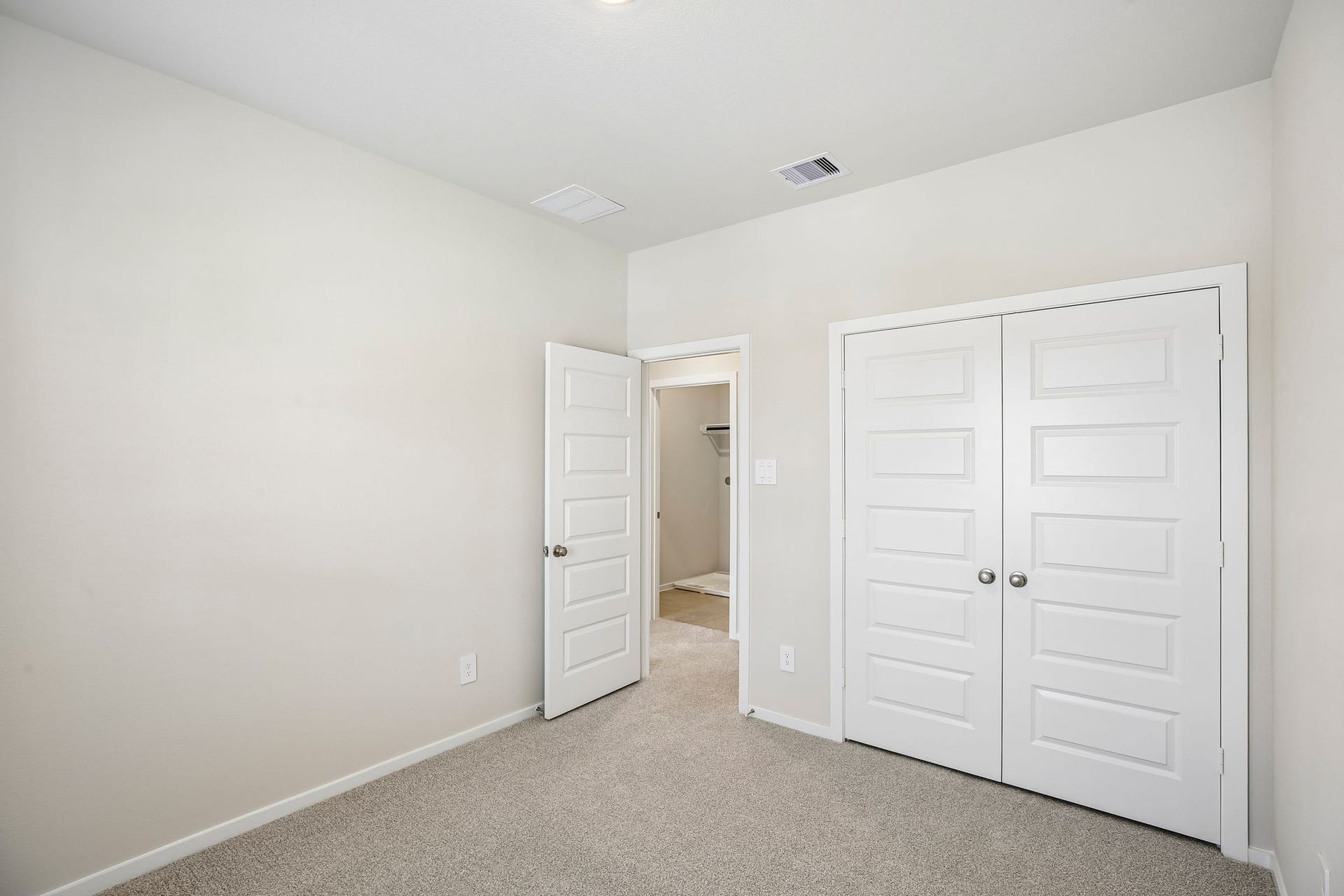 Photo is not of the actual home, but is an inspirational photo of the builder's model and may depict options, furnishings, and/or decorator features that are not included.