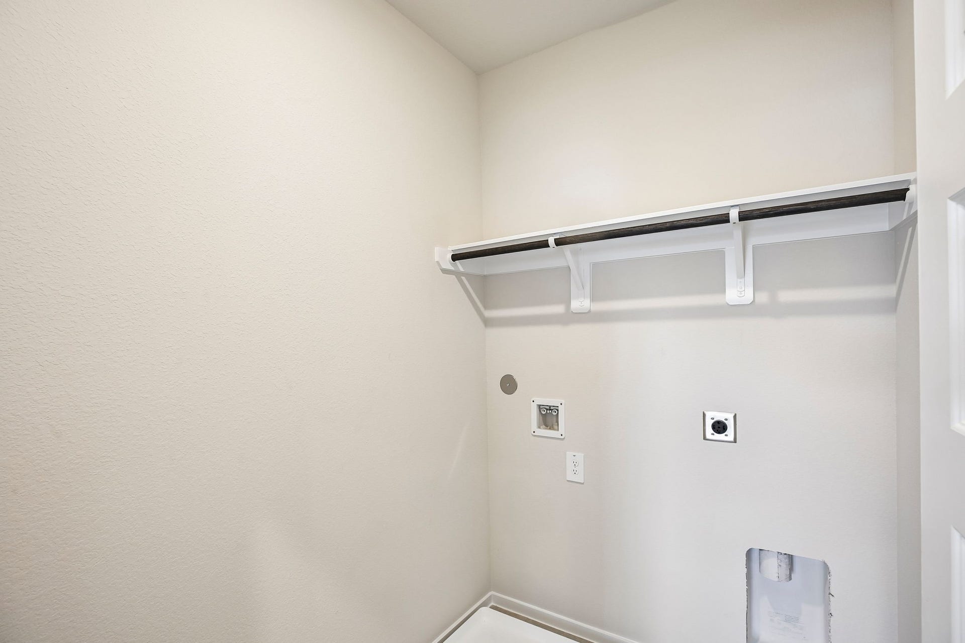 Photo is not of the actual home, but is an inspirational photo of the builder's model and may depict options, furnishings, and/or decorator features that are not included.