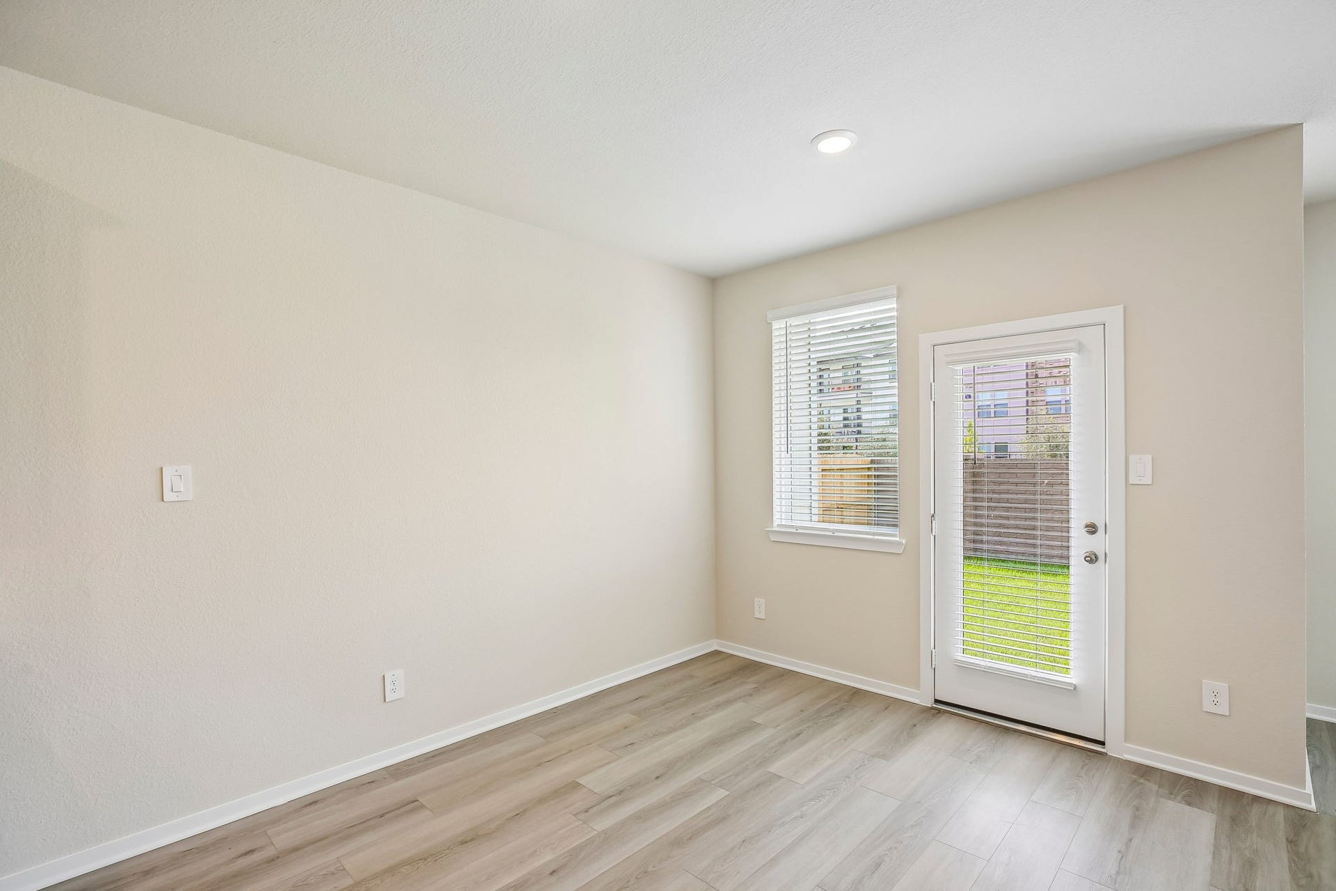 Photo is not of the actual home, but is an inspirational photo of the builder's model and may depict options, furnishings, and/or decorator features that are not included.