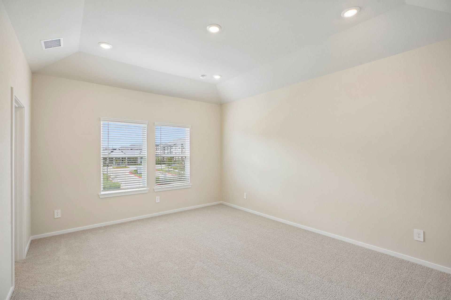 Photo is not of the actual home, but is an inspirational photo of the builder's model and may depict options, furnishings, and/or decorator features that are not included.