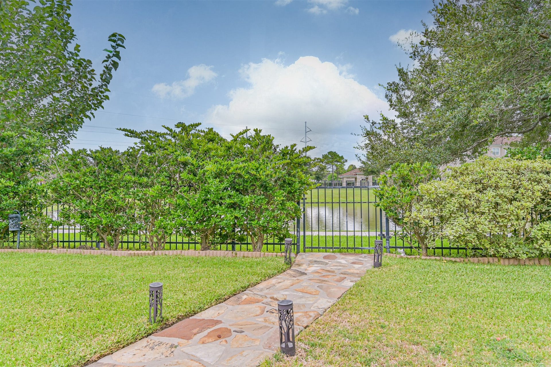 880 Shoal Pointe Lane, League City, TX 77573 880 Shoal Pointe Lane, League City, TX 77573