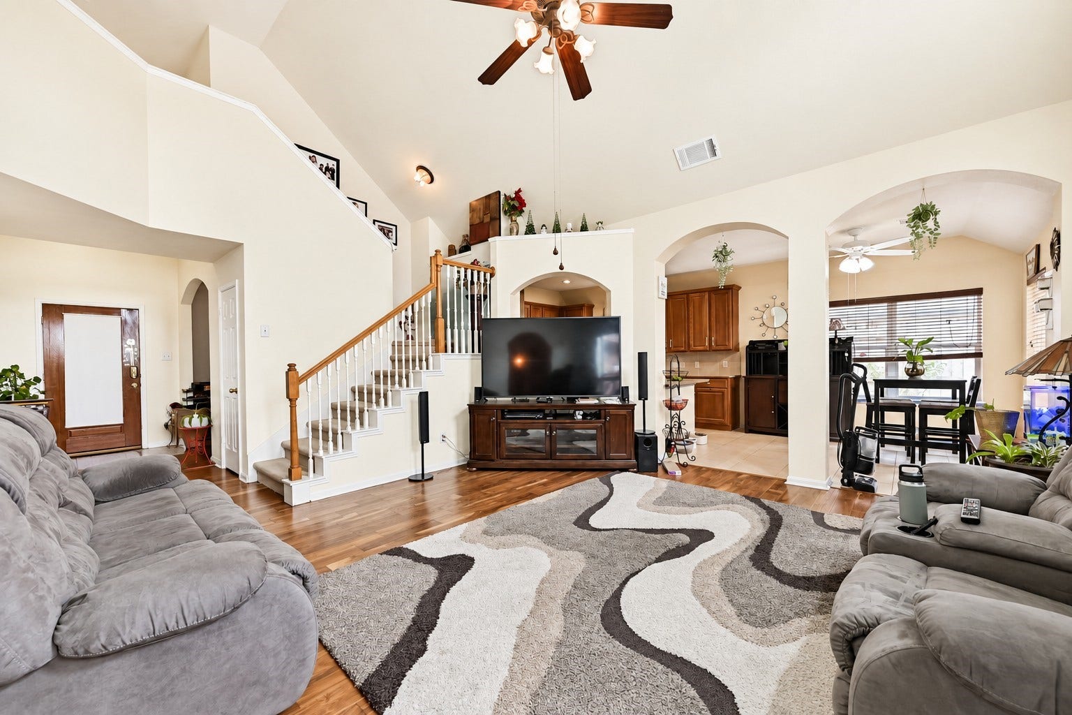 880 Shoal Pointe Lane, League City, TX 77573 Living room