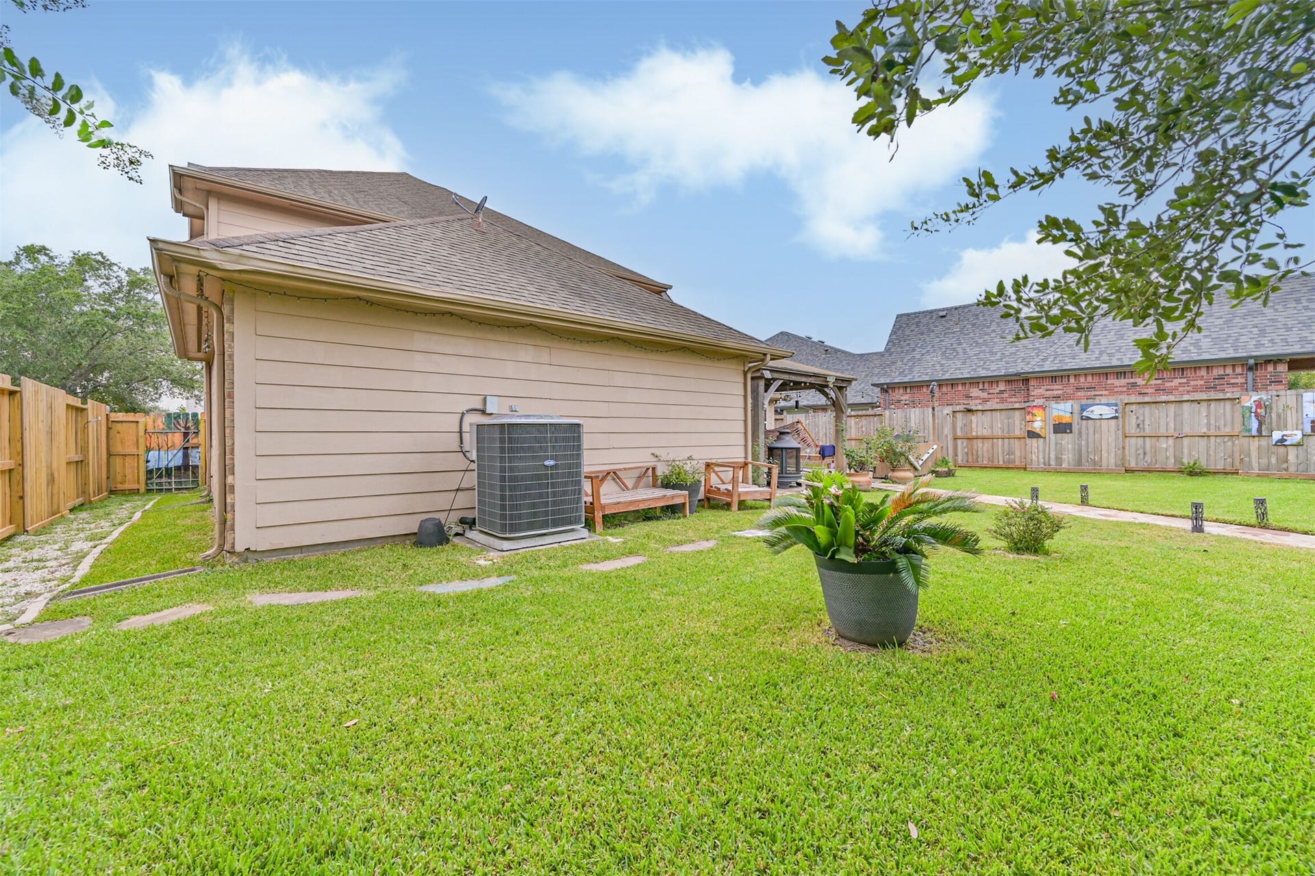 880 Shoal Pointe Lane, League City, TX 77573 880 Shoal Pointe Lane, League City, TX 77573