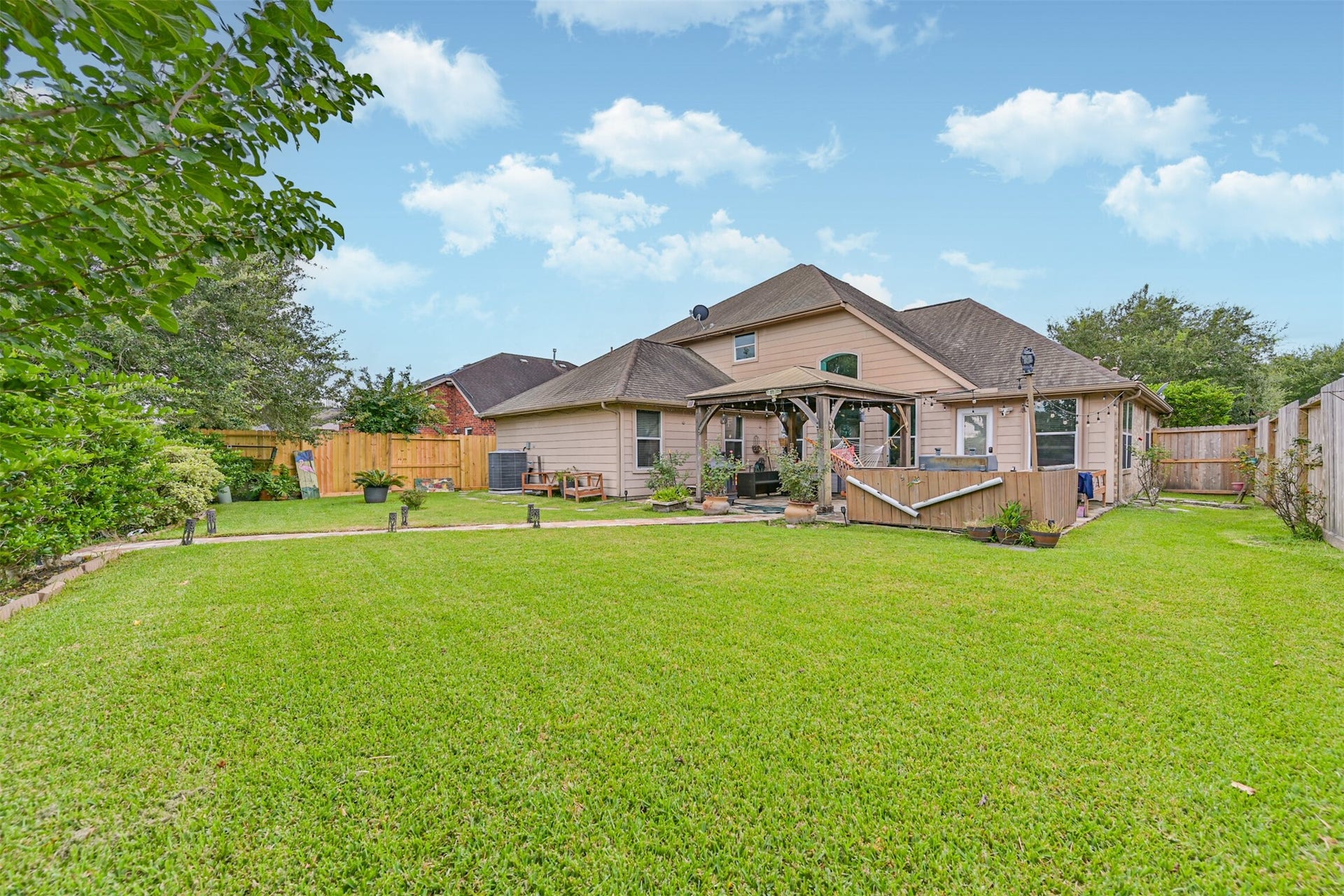 880 Shoal Pointe Lane, League City, TX 77573 880 Shoal Pointe Lane, League City, TX 77573