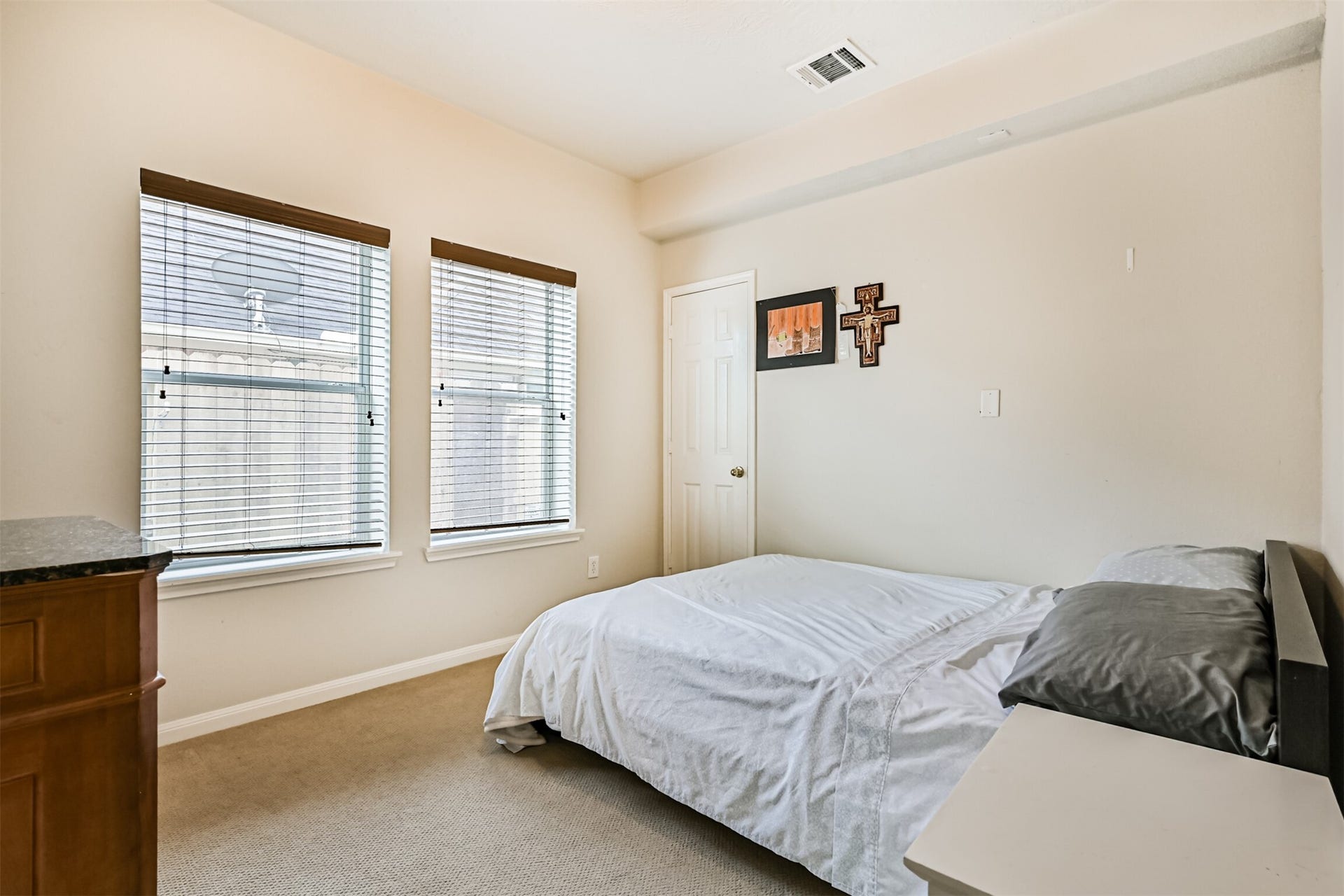 880 Shoal Pointe Lane, League City, TX 77573 Secondary bedroom downstairs