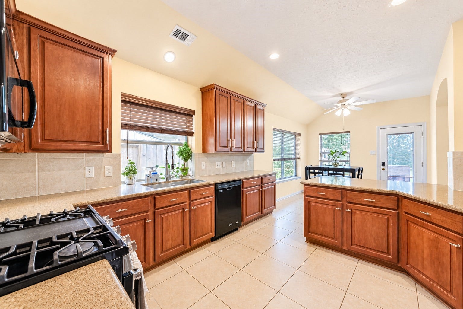 880 Shoal Pointe Lane, League City, TX 77573 880 Shoal Pointe Lane, League City, TX 77573