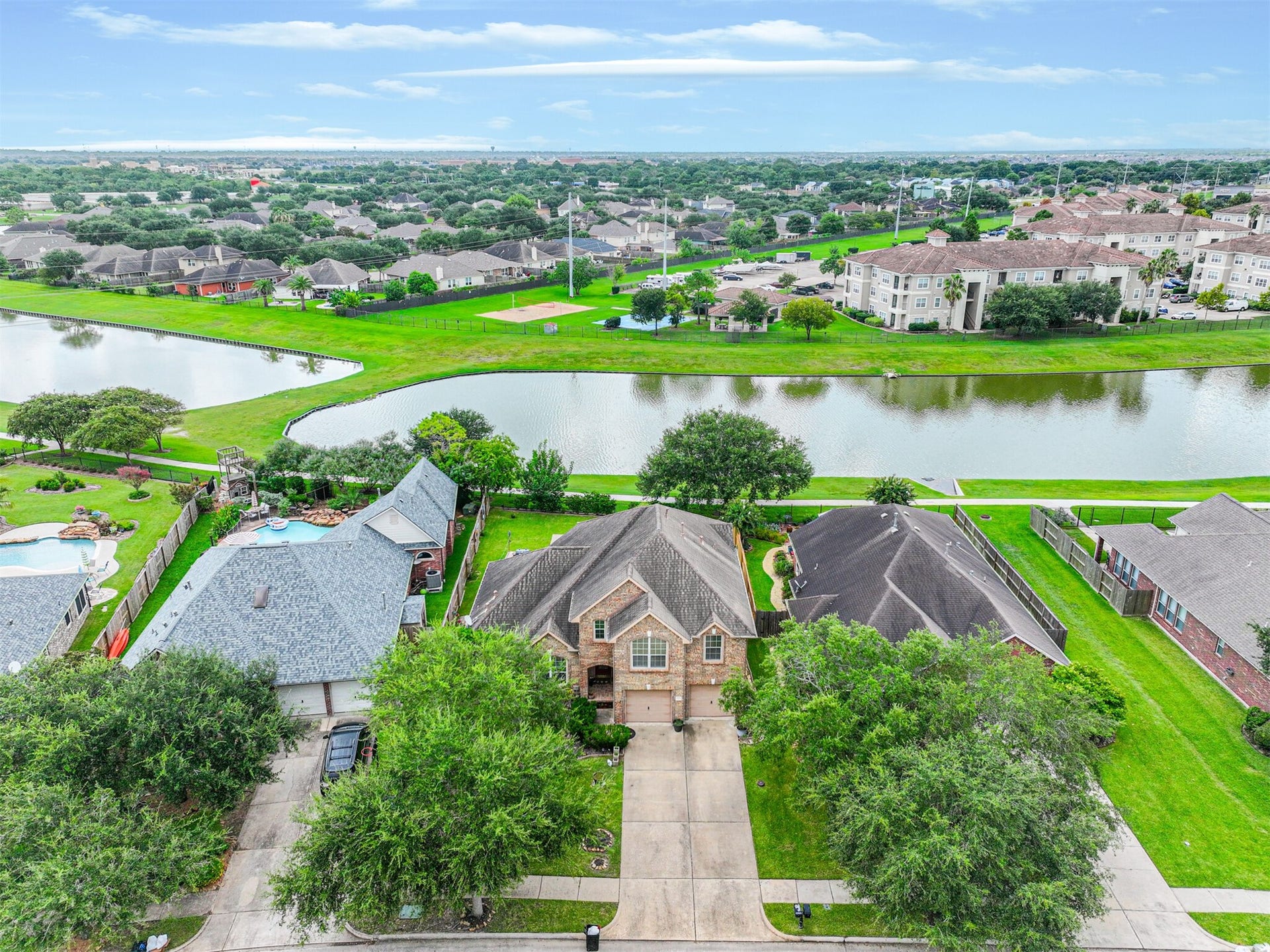 880 Shoal Pointe Lane, League City, TX 77573 880 Shoal Pointe Lane, League City, TX 77573