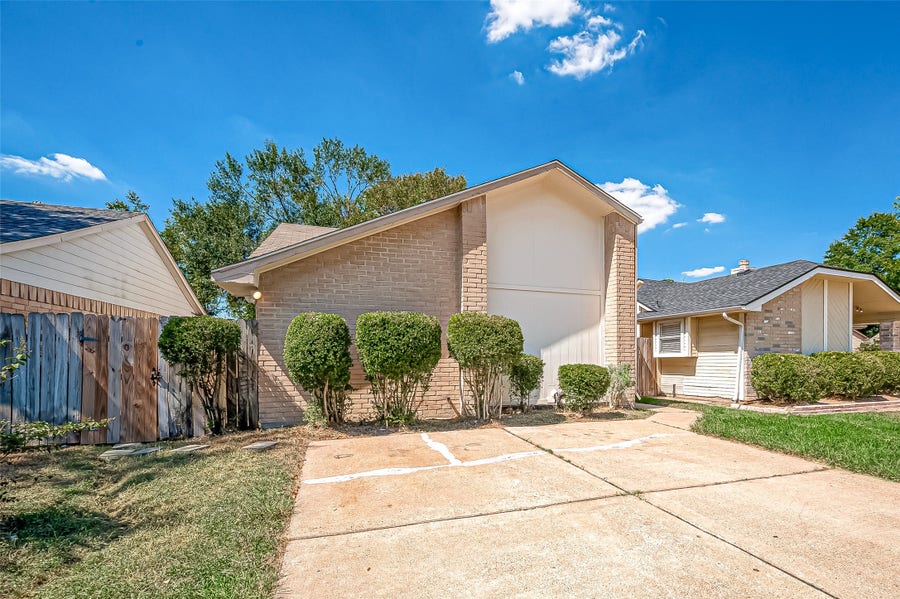 Property photo for 7111 Village Lake Drive, Cypress, TX