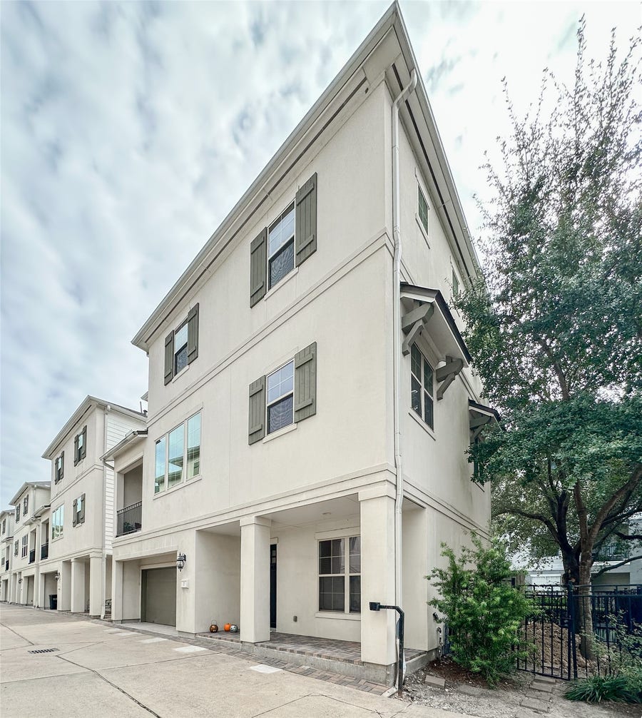 Property photo for 2 Hermann Park Court, Houston, TX