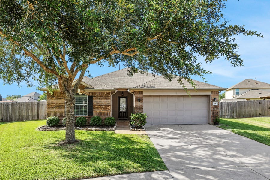 Property photo for 9106 Sunrise Court, Hitchcock, TX