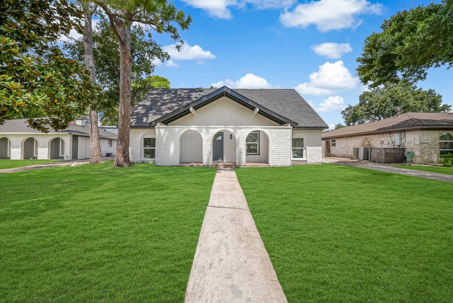 Property photo for 10511 Sagepine Lane, Houston, TX