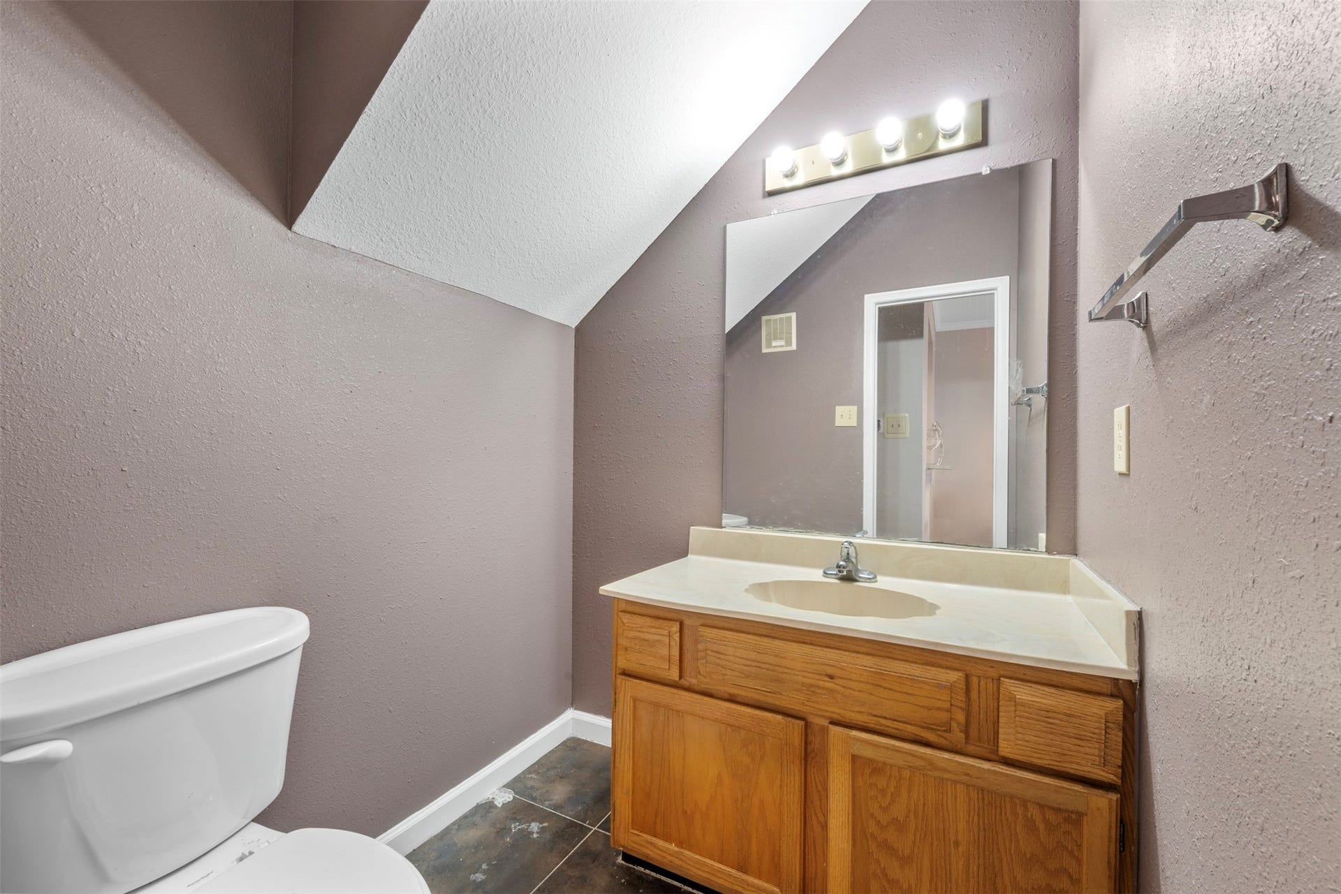 Powder Room ( half bath)