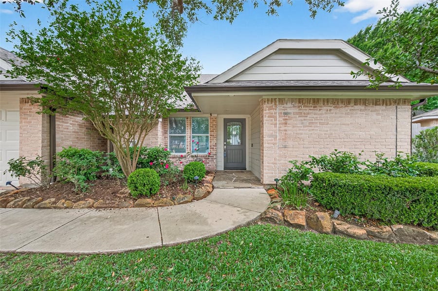 Property photo for 903 Sugarfield Court, Sugar Land, TX