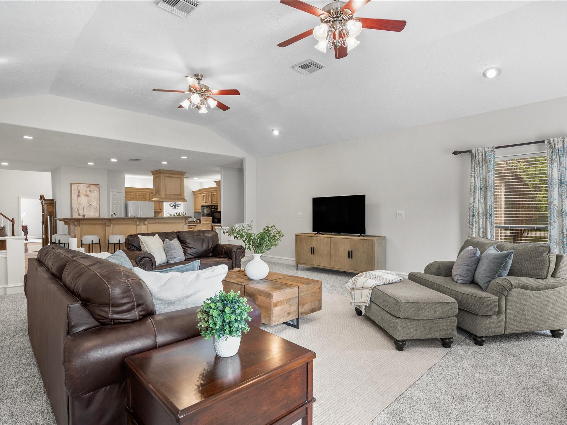10231 Crestwater Circle, Magnolia, TX 77354 10231 Crestwater Circle, Magnolia, TX 77354