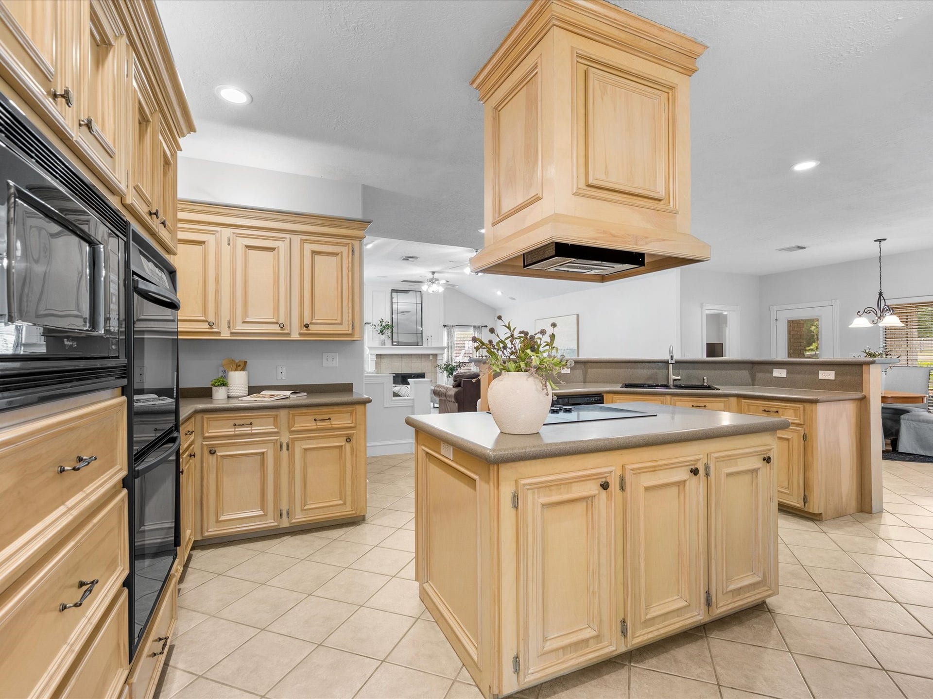 10231 Crestwater Circle, Magnolia, TX 77354 10231 Crestwater Circle, Magnolia, TX 77354