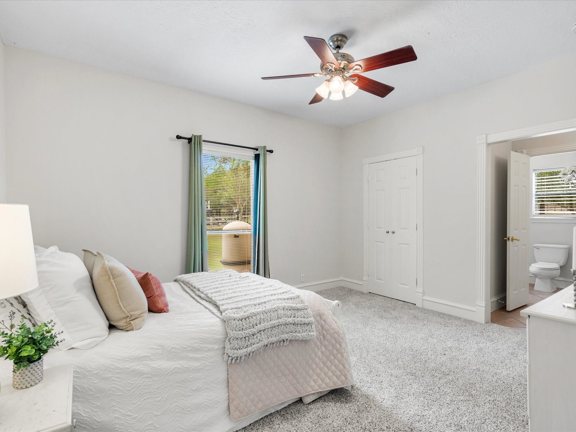 10231 Crestwater Circle, Magnolia, TX 77354 10231 Crestwater Circle, Magnolia, TX 77354