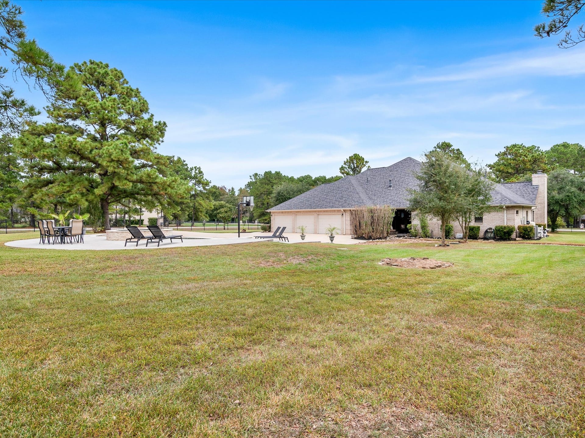 10231 Crestwater Circle, Magnolia, TX 77354 10231 Crestwater Circle, Magnolia, TX 77354