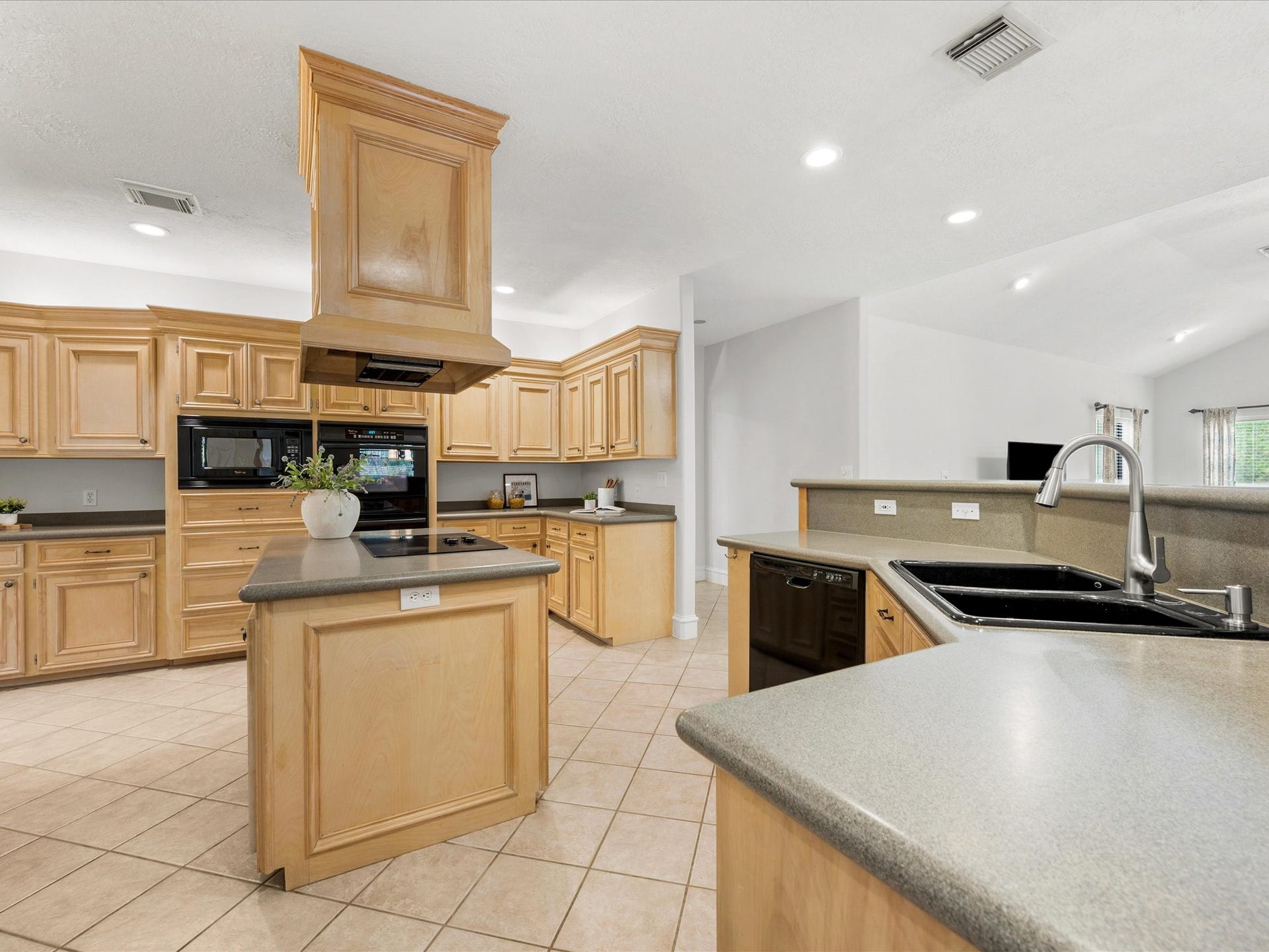 10231 Crestwater Circle, Magnolia, TX 77354 10231 Crestwater Circle, Magnolia, TX 77354