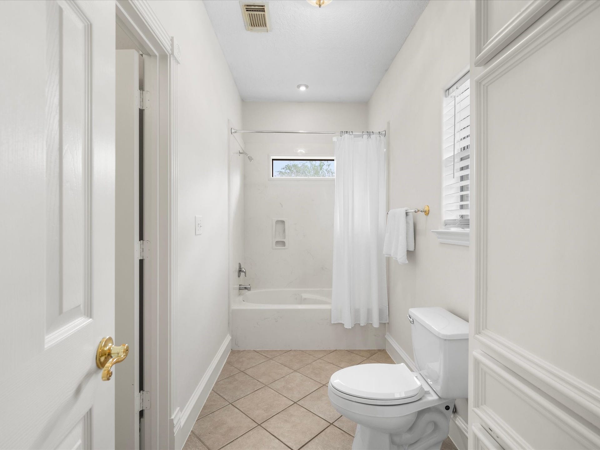 10231 Crestwater Circle, Magnolia, TX 77354 10231 Crestwater Circle, Magnolia, TX 77354