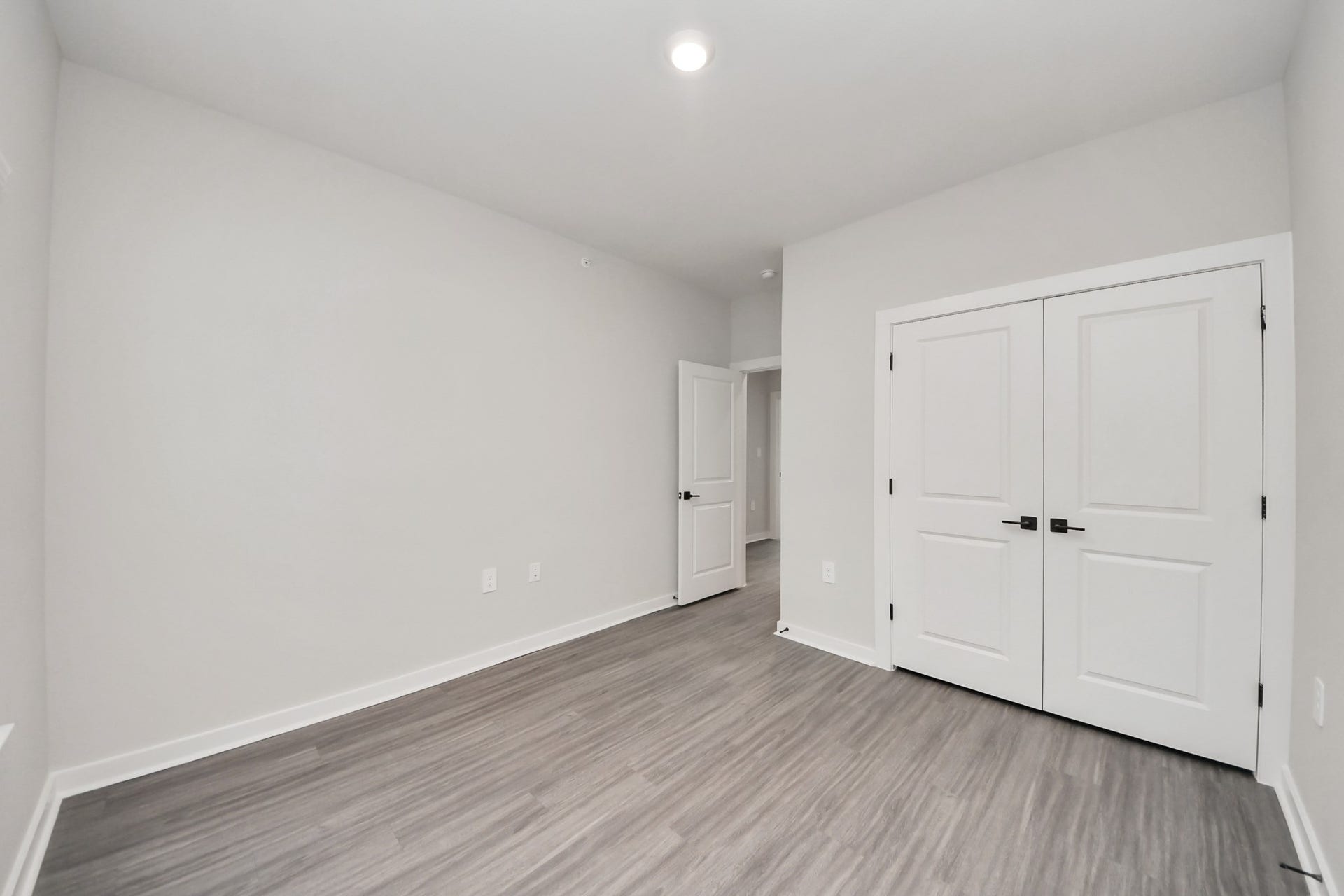 7711 Longmire Road, #199, Conroe, TX 77304 Bedroom 2 with Closet