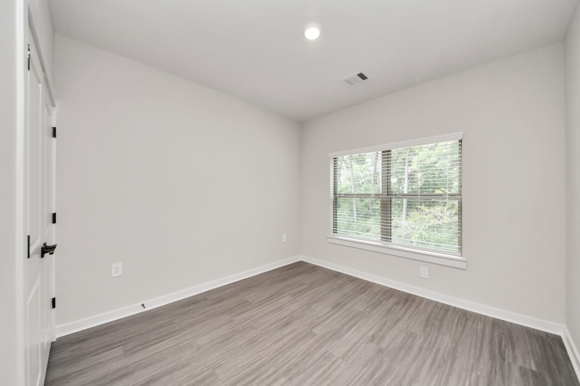 7711 Longmire Road, #199, Conroe, TX 77304 Bedroom 2 with Closet