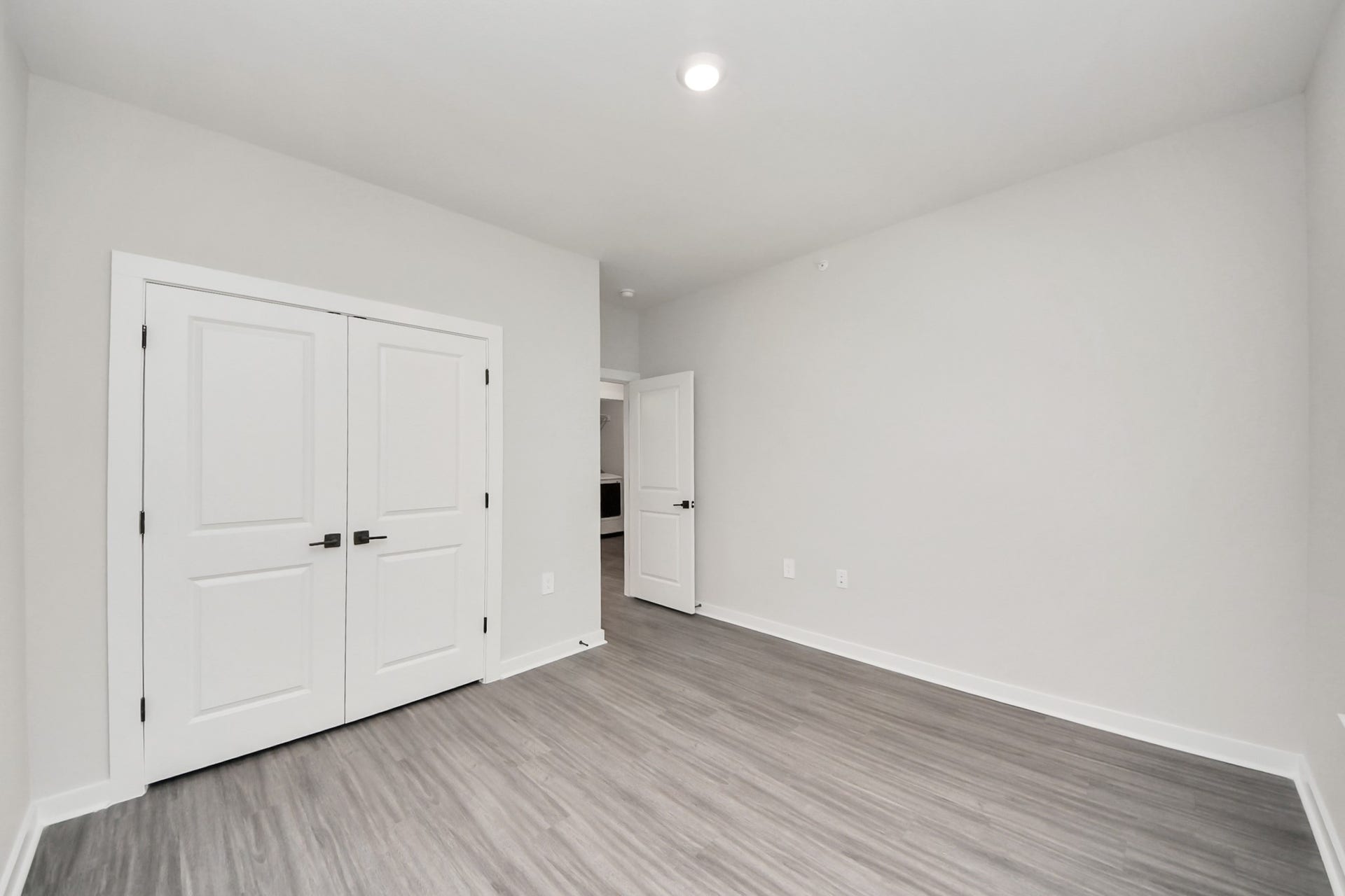 7711 Longmire Road, #199, Conroe, TX 77304 Bedroom 3 with Closet