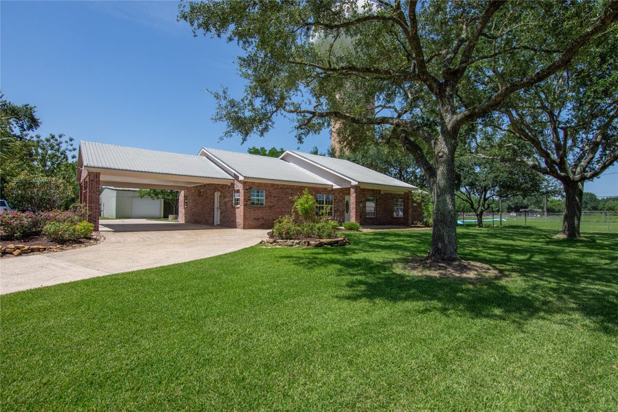 Property photo for 1112 Crenshaw Road, Pasadena, TX