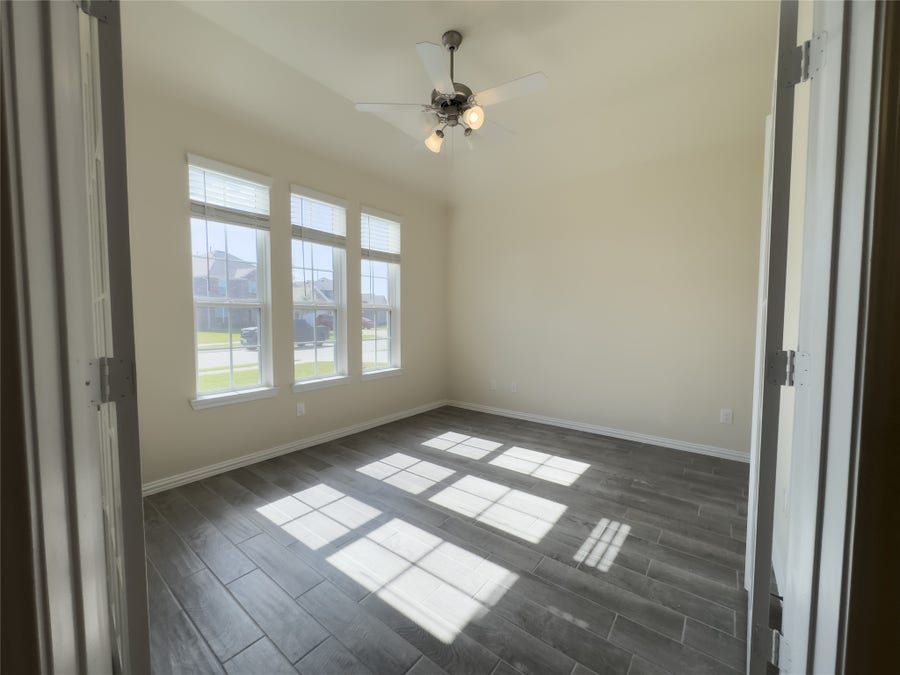 Property photo for 23117 Zinfandel Drive, Alvin, TX