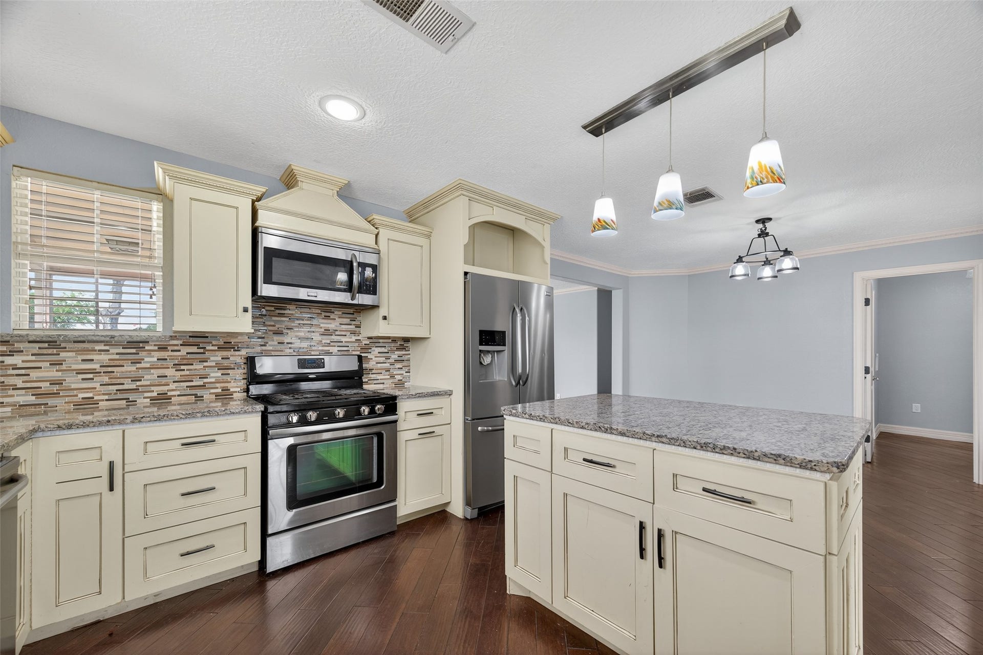 16809 Market Street, Channelview, TX 77530 16809 Market Street, Channelview, TX 77530