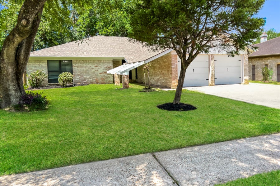 Property photo for 16259 Hollow Wood Drive, Houston, TX