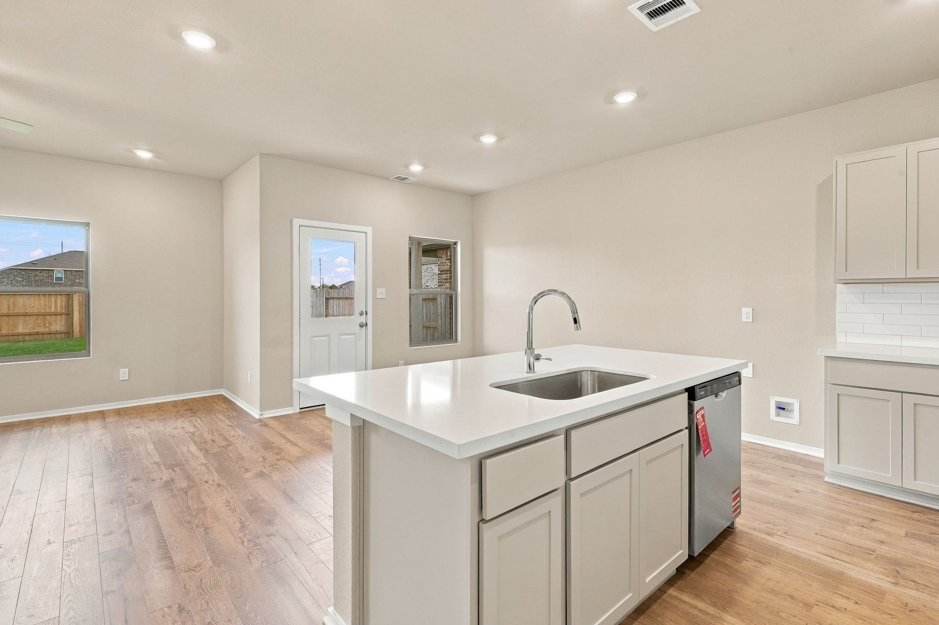 3530 Cardinal Pointe Drive, Angleton, TX 77515 3530 Cardinal Pointe Drive, Angleton, TX 77515