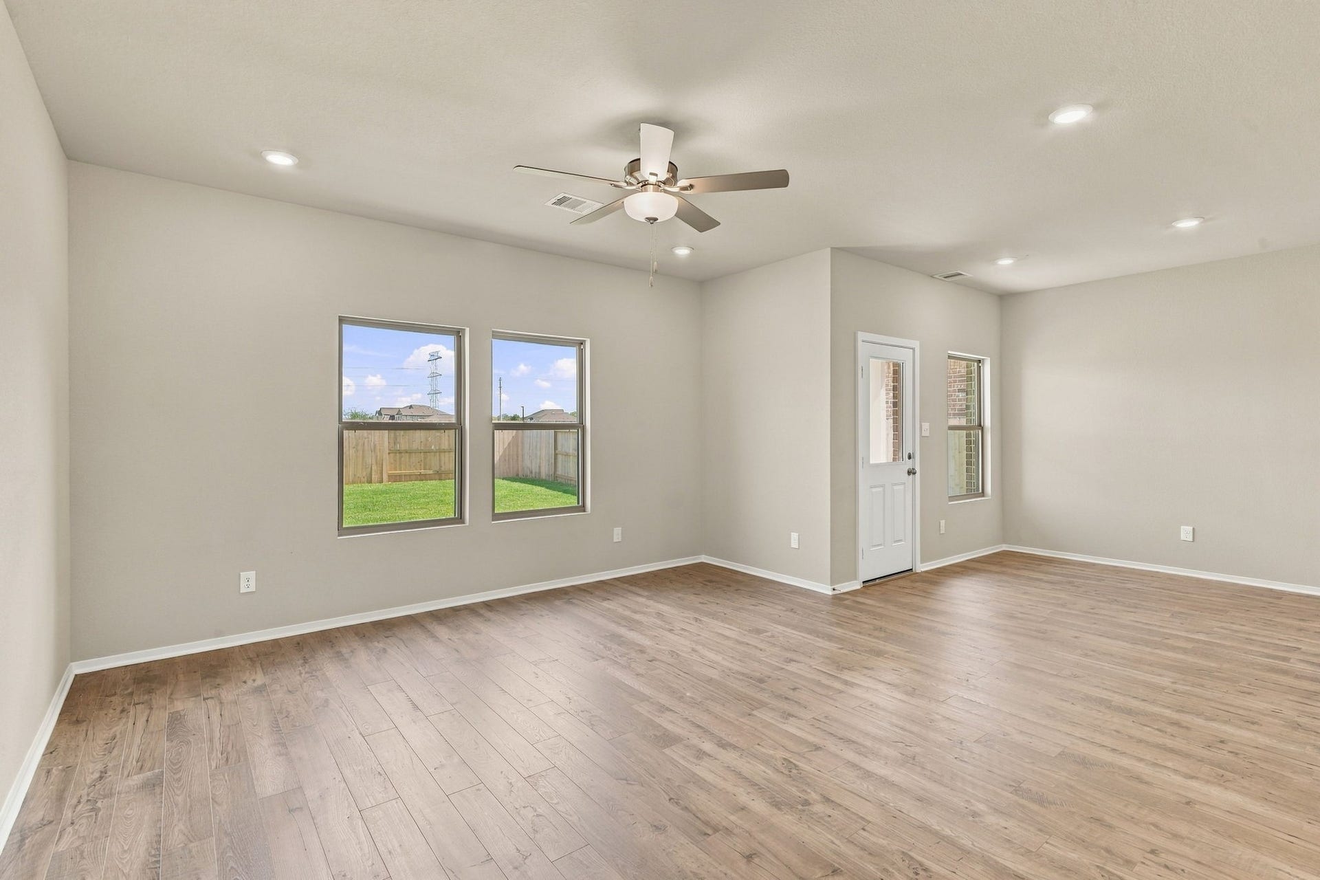 3530 Cardinal Pointe Drive, Angleton, TX 77515 3530 Cardinal Pointe Drive, Angleton, TX 77515