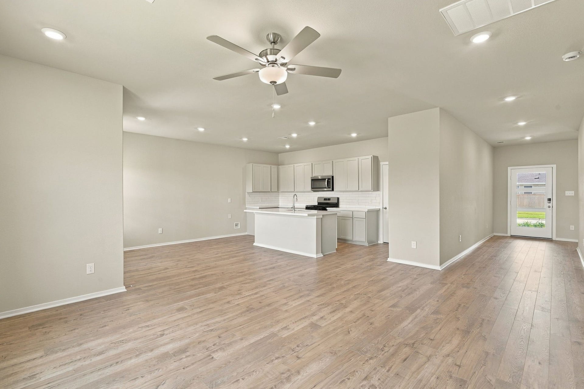 3530 Cardinal Pointe Drive, Angleton, TX 77515 3530 Cardinal Pointe Drive, Angleton, TX 77515