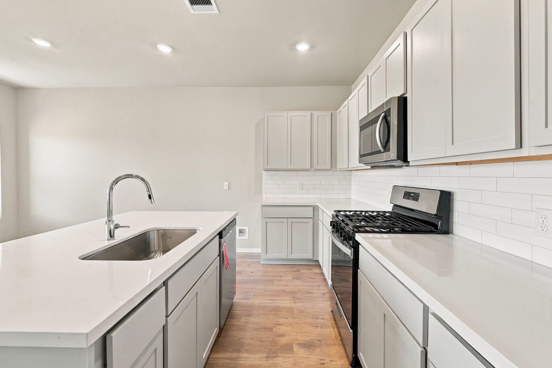 3530 Cardinal Pointe Drive, Angleton, TX 77515 3530 Cardinal Pointe Drive, Angleton, TX 77515