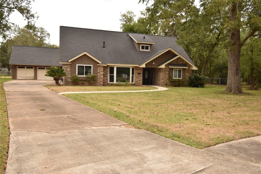 Property photo for 122 Begonia Street, Lake Jackson, TX