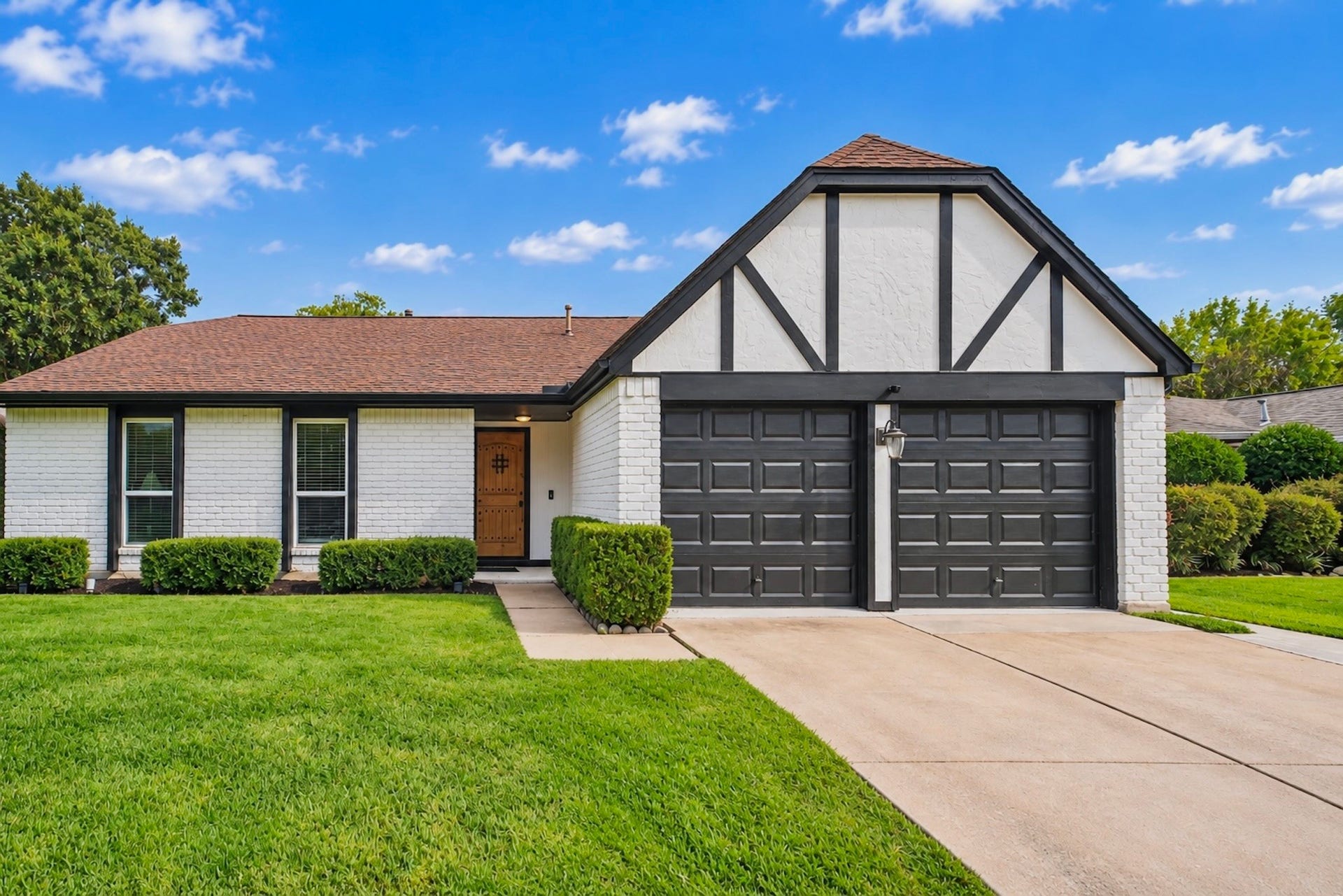 2419 Broken Elm Drive, Richmond, TX 77406 Big-ticket improvements add substance behind the curb appeal, including the 2019 roof and 2024 LP SmartSide exterior refresh with a 50-year transferable warranty. Digitally enhanced.