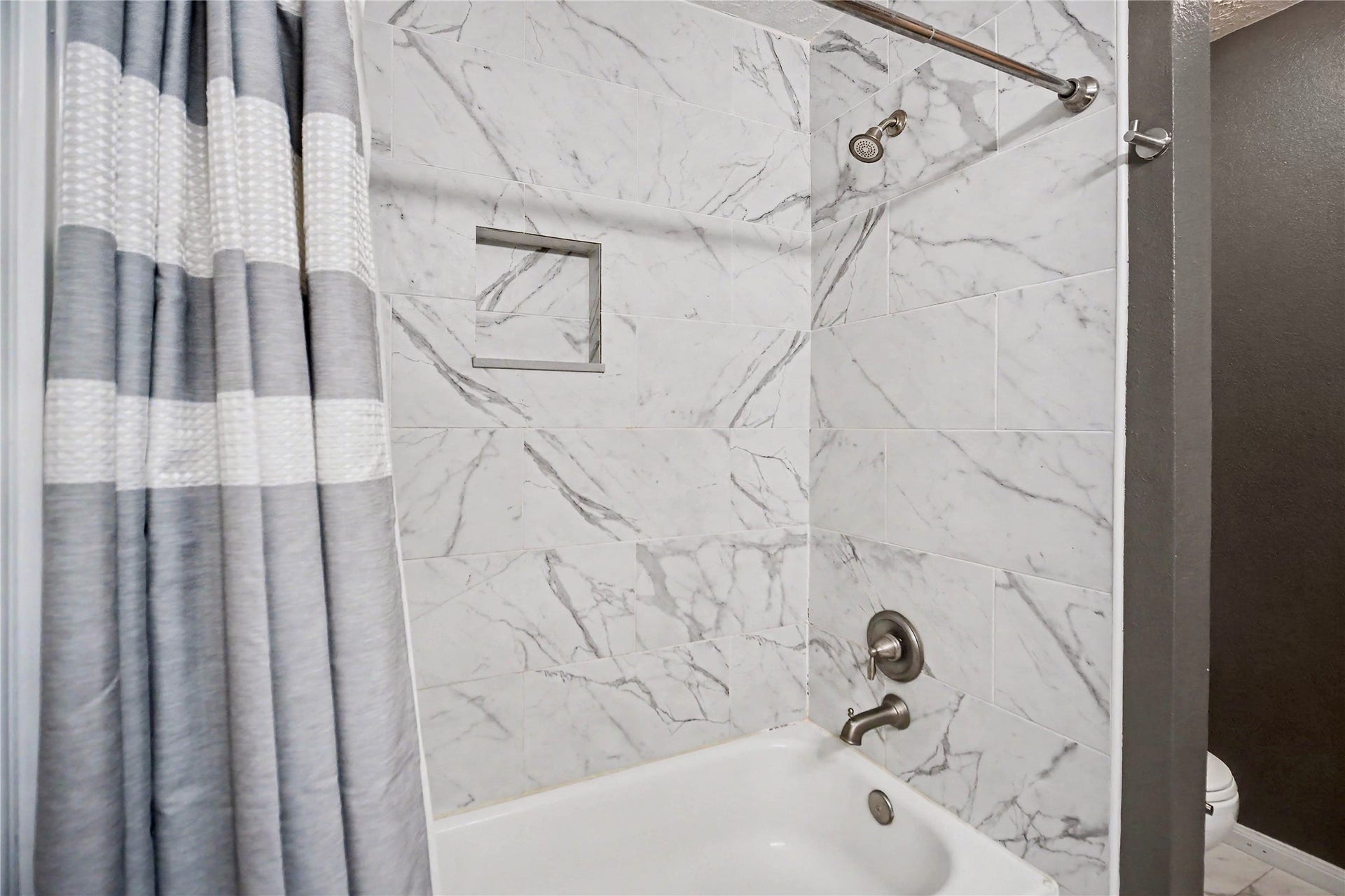 2419 Broken Elm Drive, Richmond, TX 77406 A full tub/shower combination adds everyday versatility to the secondary bathespecially useful for kids, guests or anyone who still appreciates an actual bathtub.