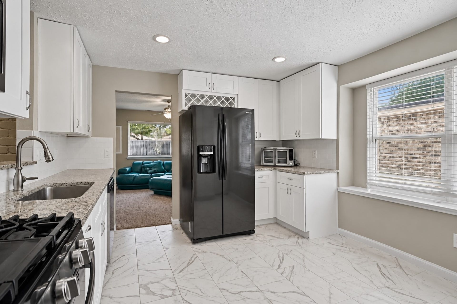 2419 Broken Elm Drive, Richmond, TX 77406 Natural light and generous prep space keep the kitchen feeling open, while the surrounding cabinetry makes excellent use of the room's 12' x 13' footprint.