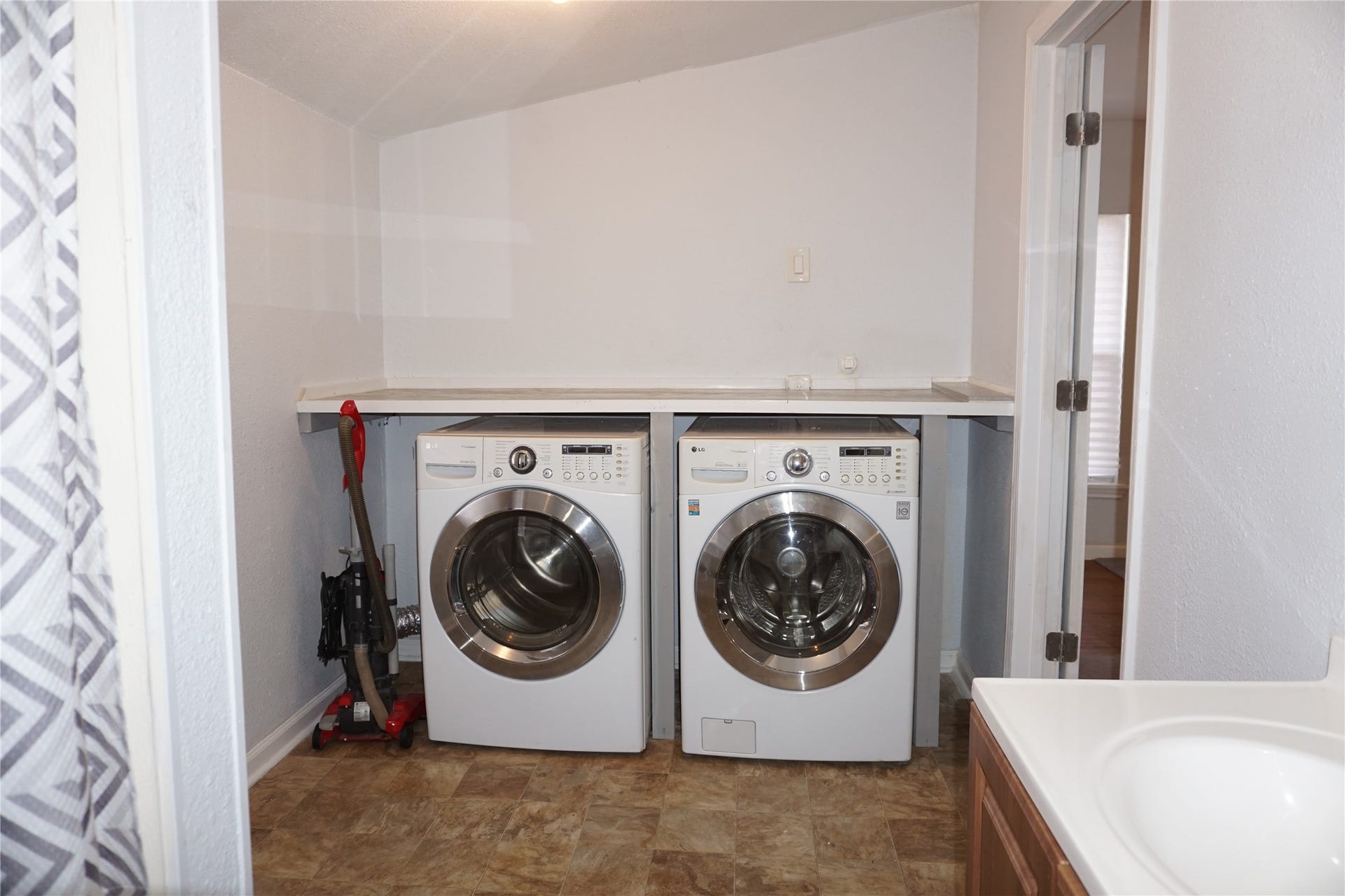 12032 CANAL, Willis, TX 77318