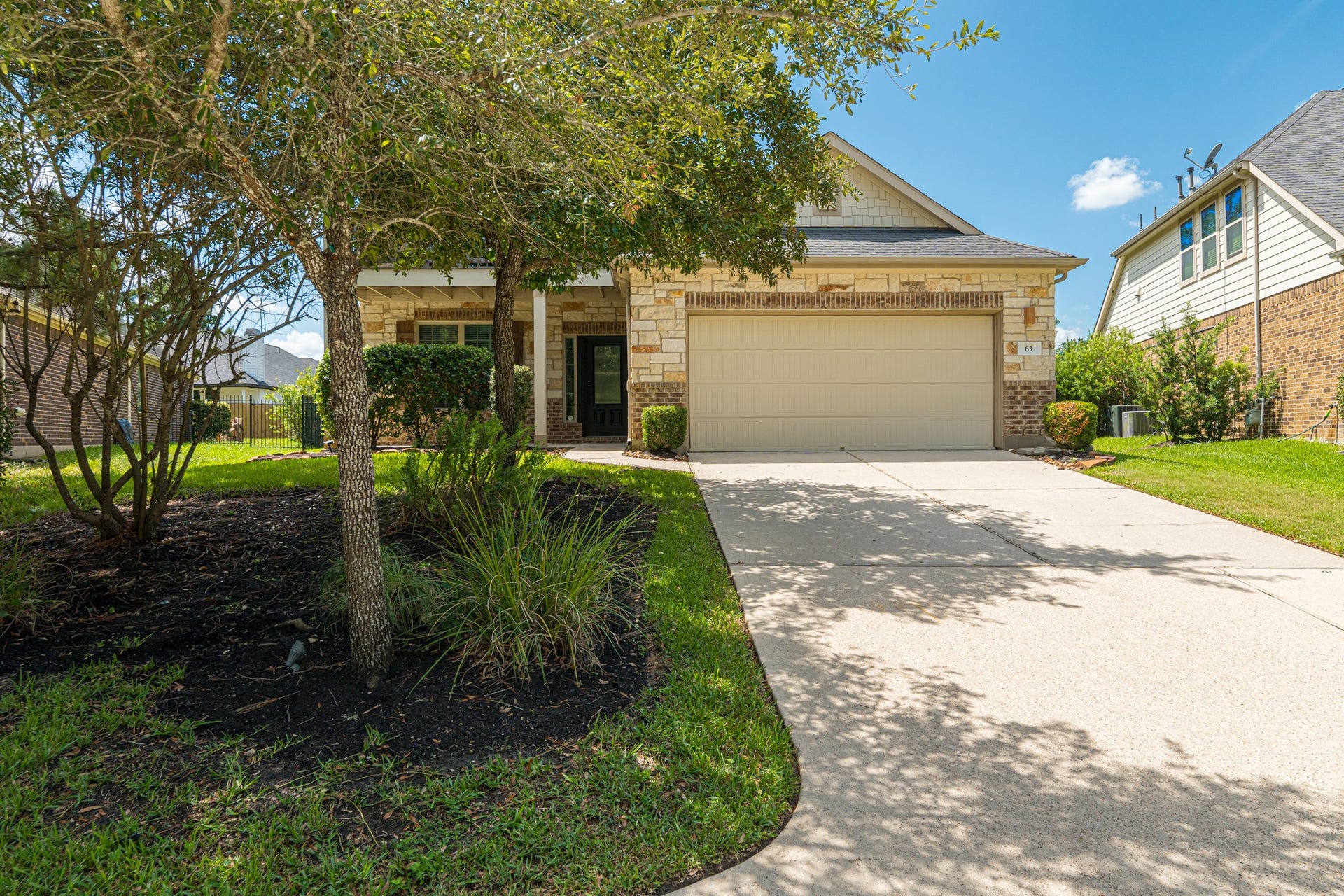 63 W Deer River Circle, The Woodlands, TX 77389 63 W Deer River Circle, The Woodlands, TX 77389