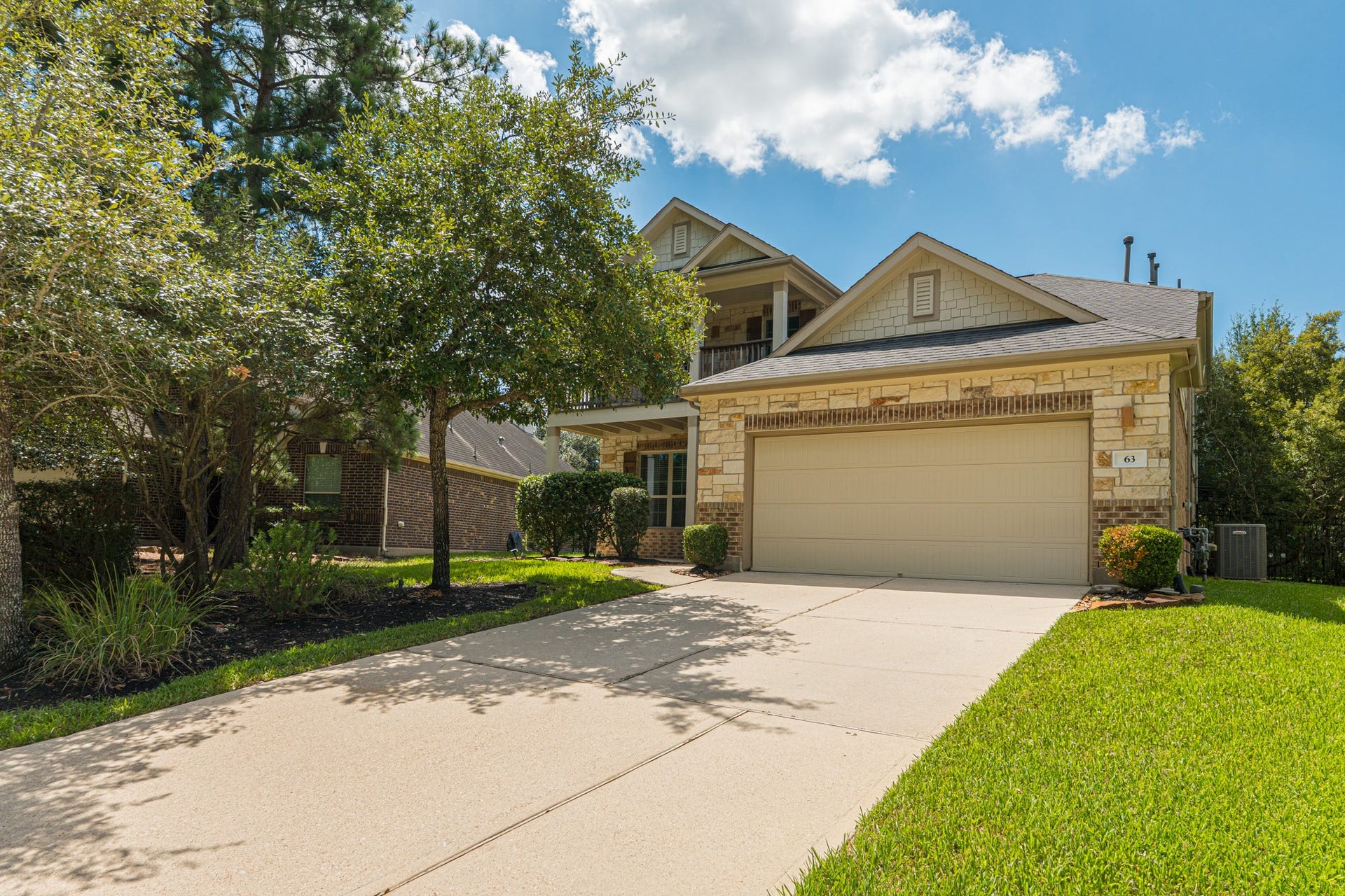 63 W Deer River Circle, The Woodlands, TX 77389 63 W Deer River Circle, The Woodlands, TX 77389