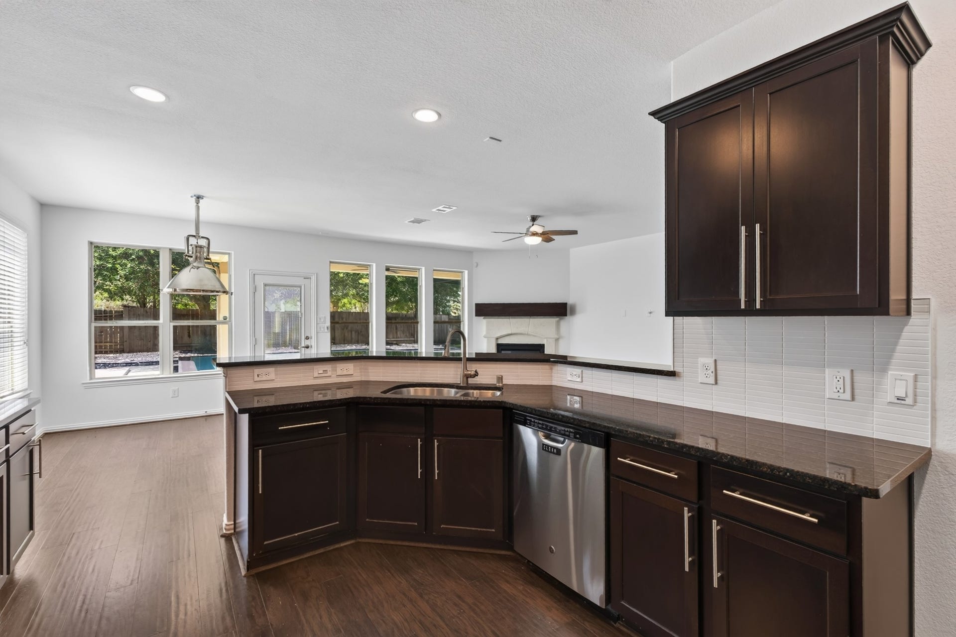 63 W Deer River Circle, The Woodlands, TX 77389 63 W Deer River Circle, The Woodlands, TX 77389