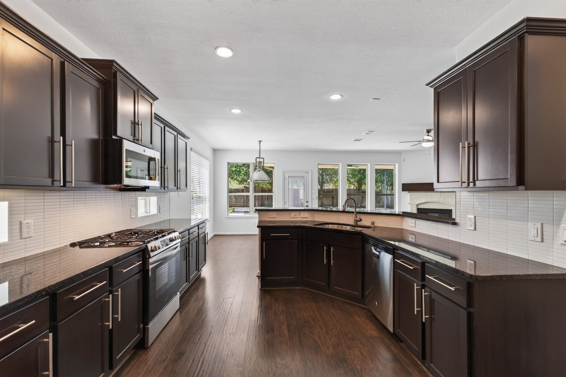 63 W Deer River Circle, The Woodlands, TX 77389 63 W Deer River Circle, The Woodlands, TX 77389