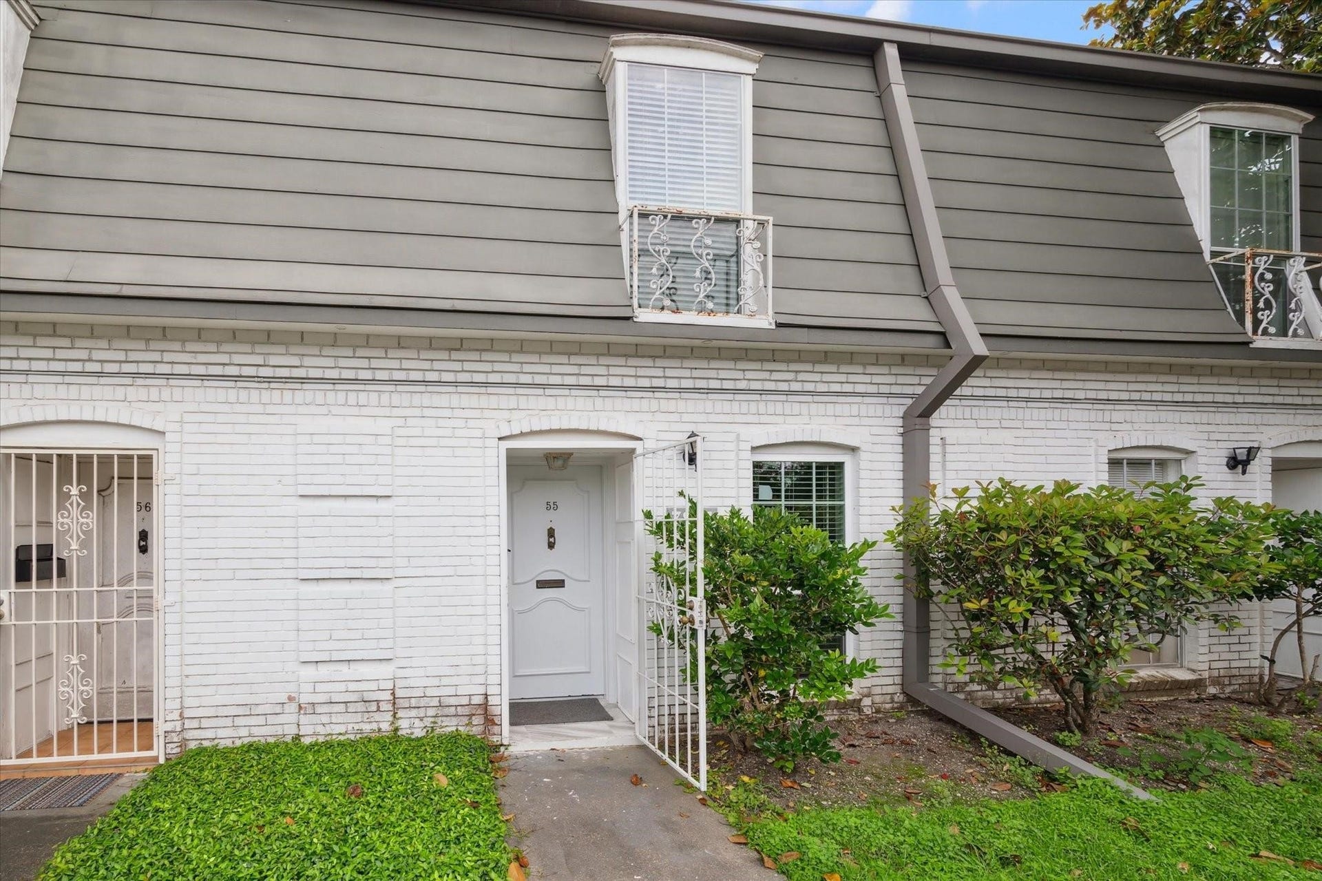 7821 Rue Saint Cyr Street, #55, Houston, TX 77074 Charming exterior within the gated Maison de Ville community.