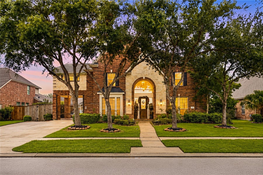 Property photo for 2512 W Ranch Drive, Friendswood, TX
