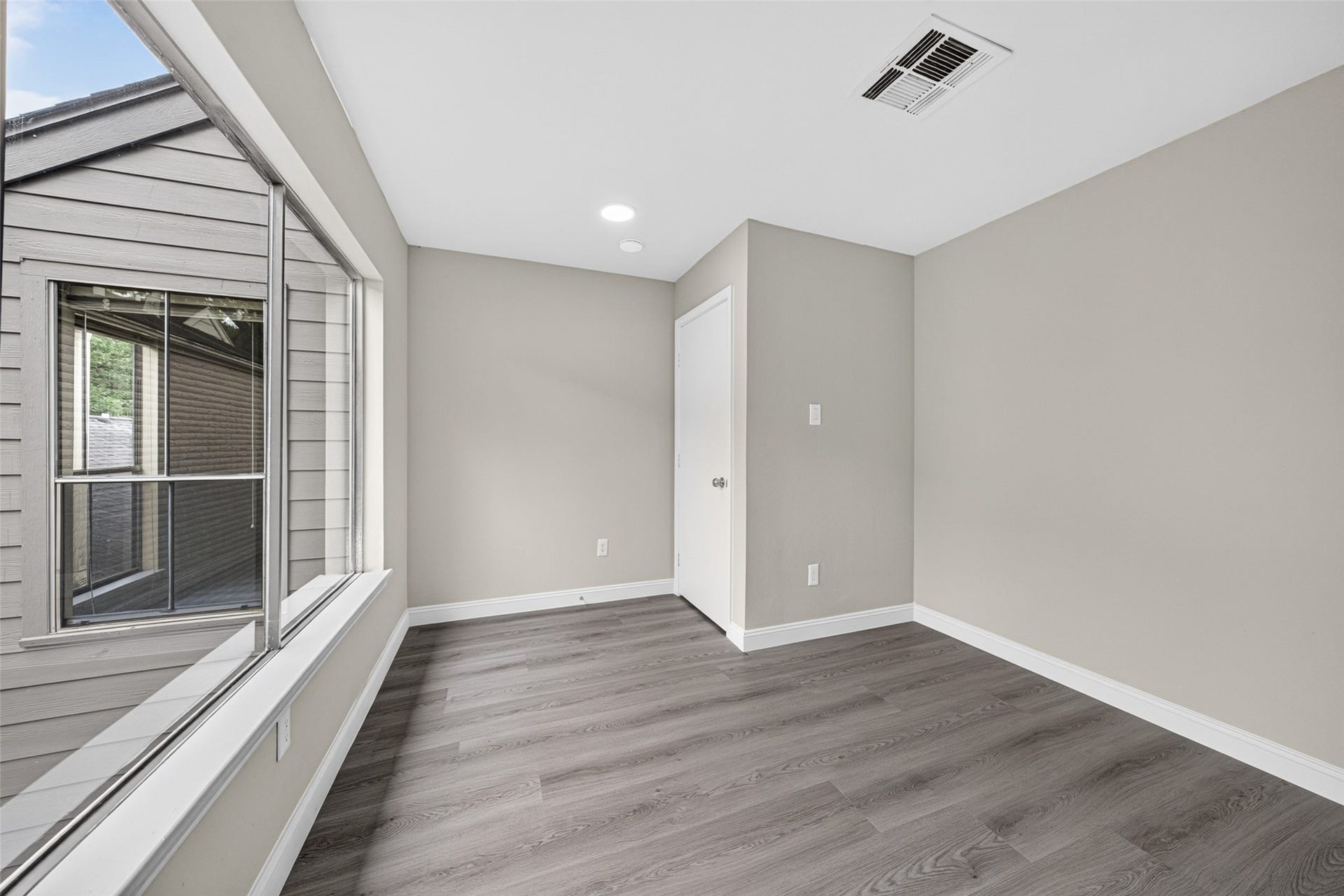 9592 Doliver Drive, Houston, TX 77063 9592 Doliver Drive, Houston, TX 77063